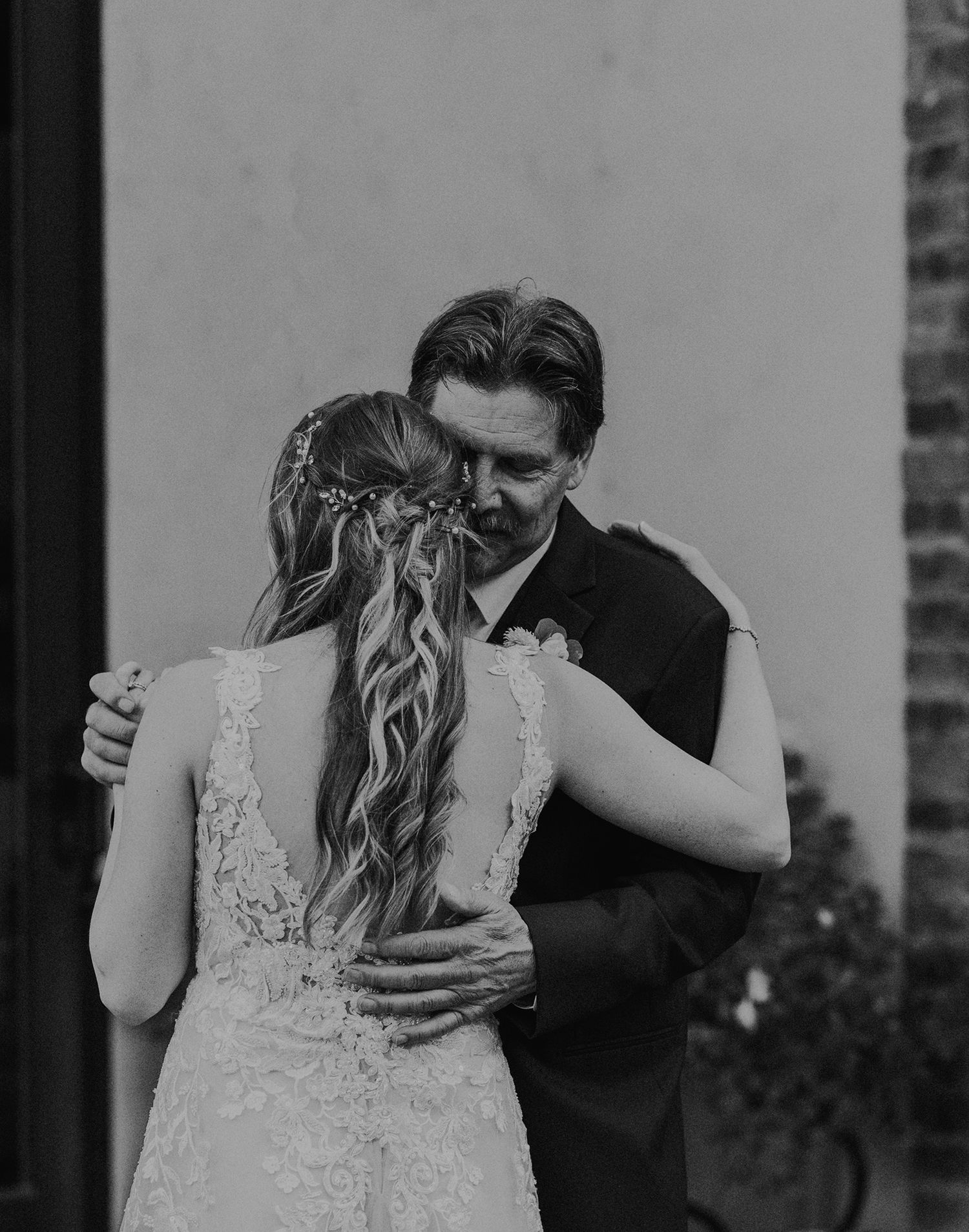 E Noelle Photography backyard wedding in Hidden Hills Los Angeles, father daughter dance