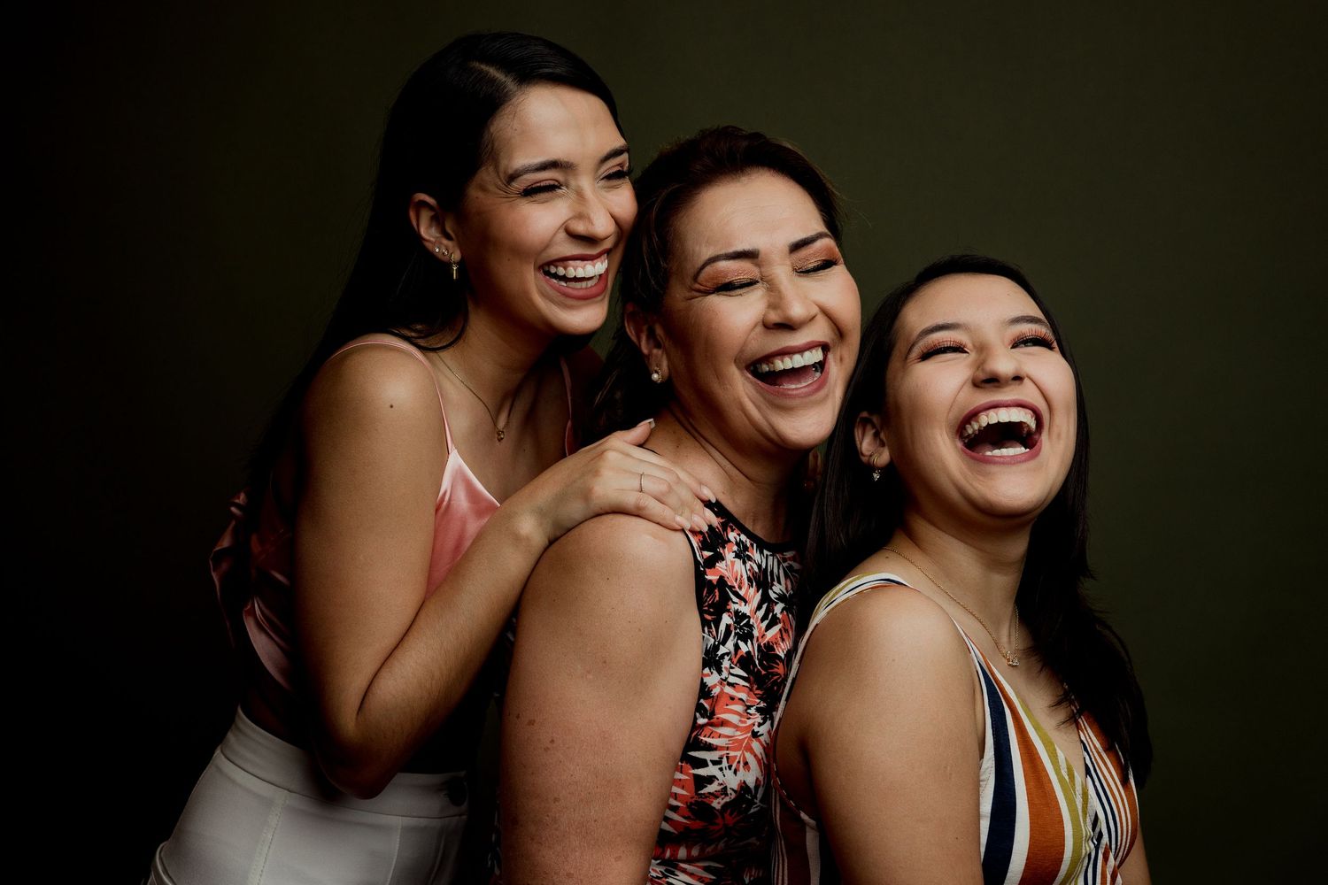Vancouver Professional Family and lifestyle portraits family of three daughters and mom