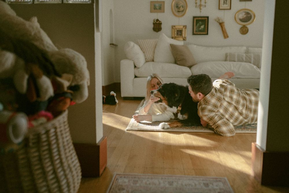 in home couples session with dog, in Grand Rapids michigan. cozy in home session. filmy family photos.