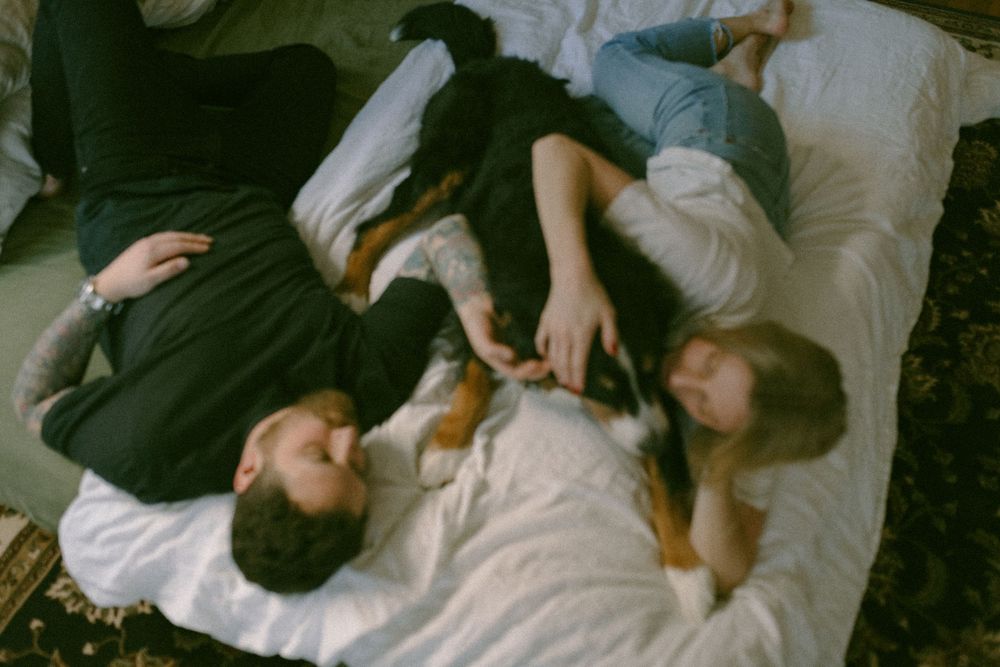 in home couples session with dog, in Grand Rapids michigan. cozy in home session. filmy family photos.