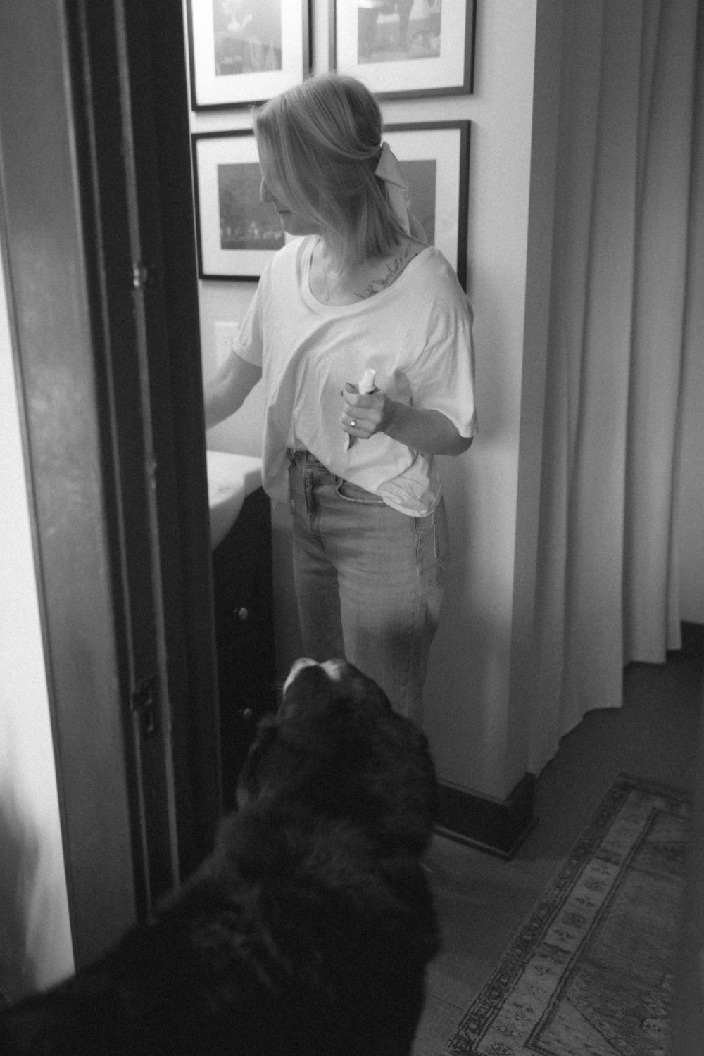 in home couples session with dog, in Grand Rapids michigan. cozy in home session. filmy family photos.