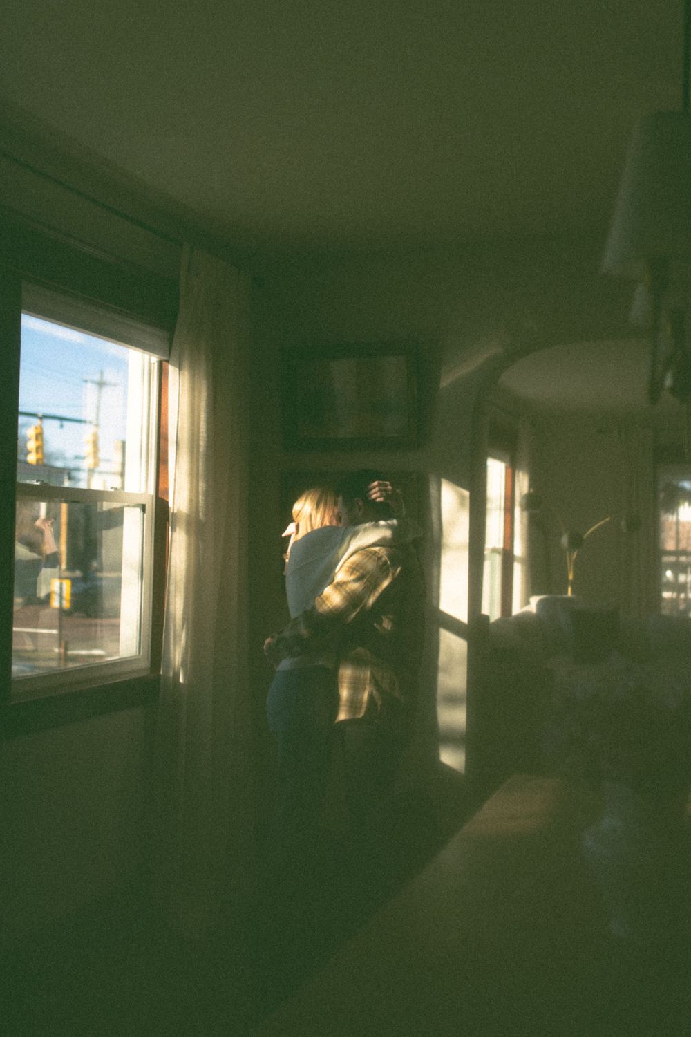 in home couples session with dog, in Grand Rapids michigan. cozy in home session. filmy family photos.
