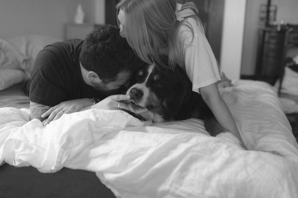 in home couples session with dog, in Grand Rapids michigan. cozy in home session. filmy family photos.