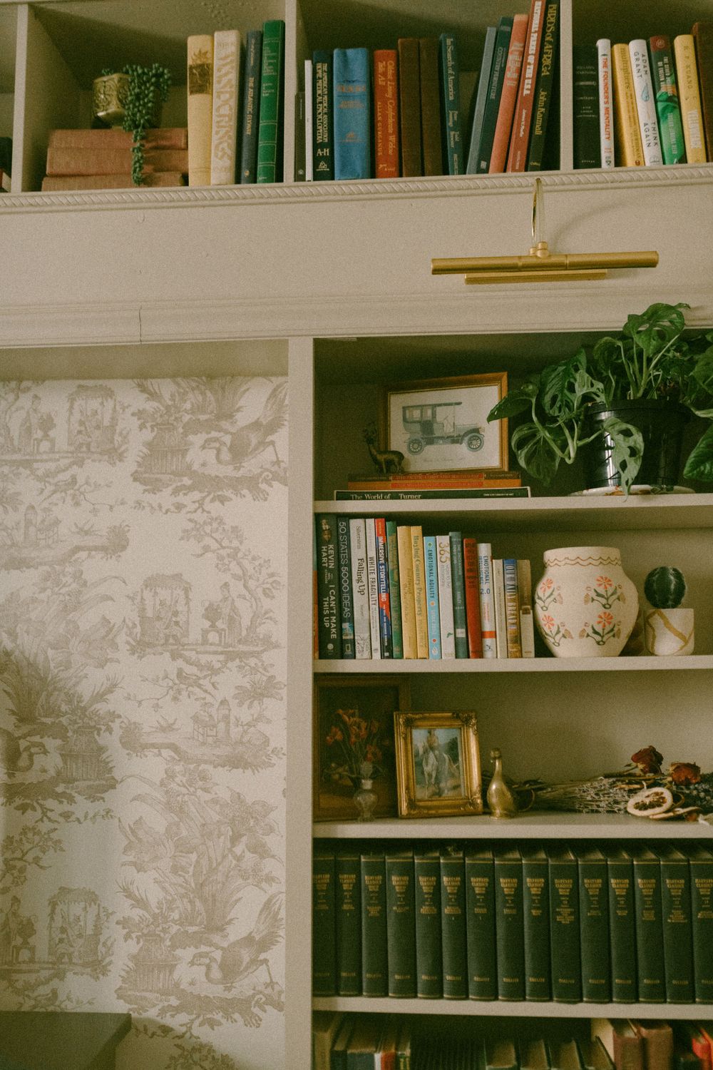 in home couples session with dog, in Grand Rapids michigan. cozy in home session. filmy family photos.
