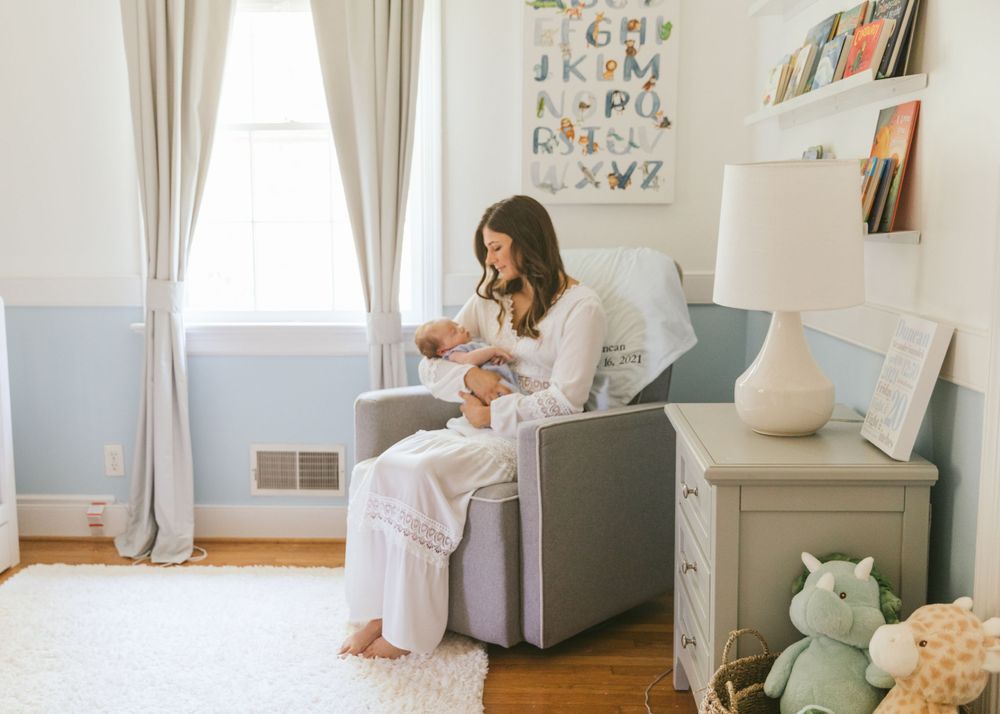 newborn lifestyle photography photo baby motherhood Richmond Virginia Emily Butz M.photo package maternity