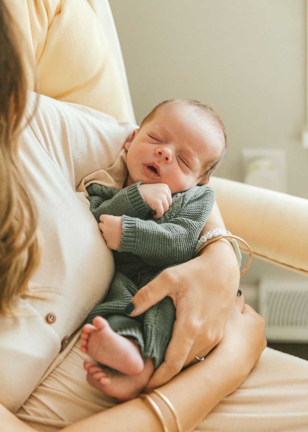 newborn lifestyle photography photo baby motherhood Richmond Virginia Emily Butz M.photo package maternity