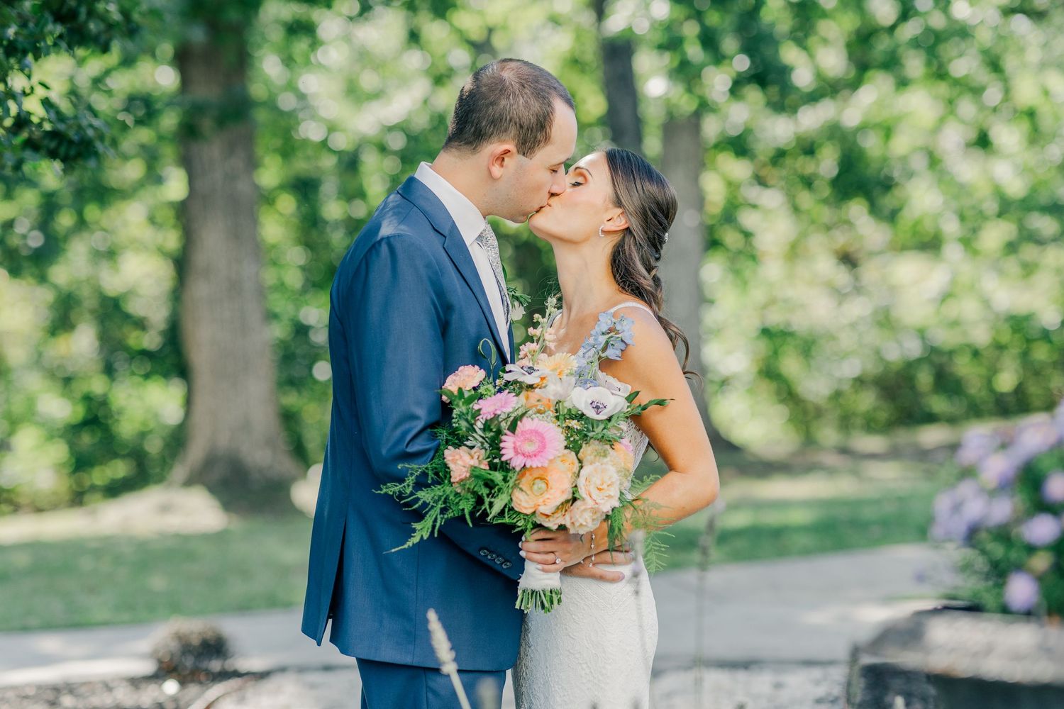 RUST MANOR HOUSE LEESBURG VIRGINIA WEDDING PICTURES BRIDE GROOM