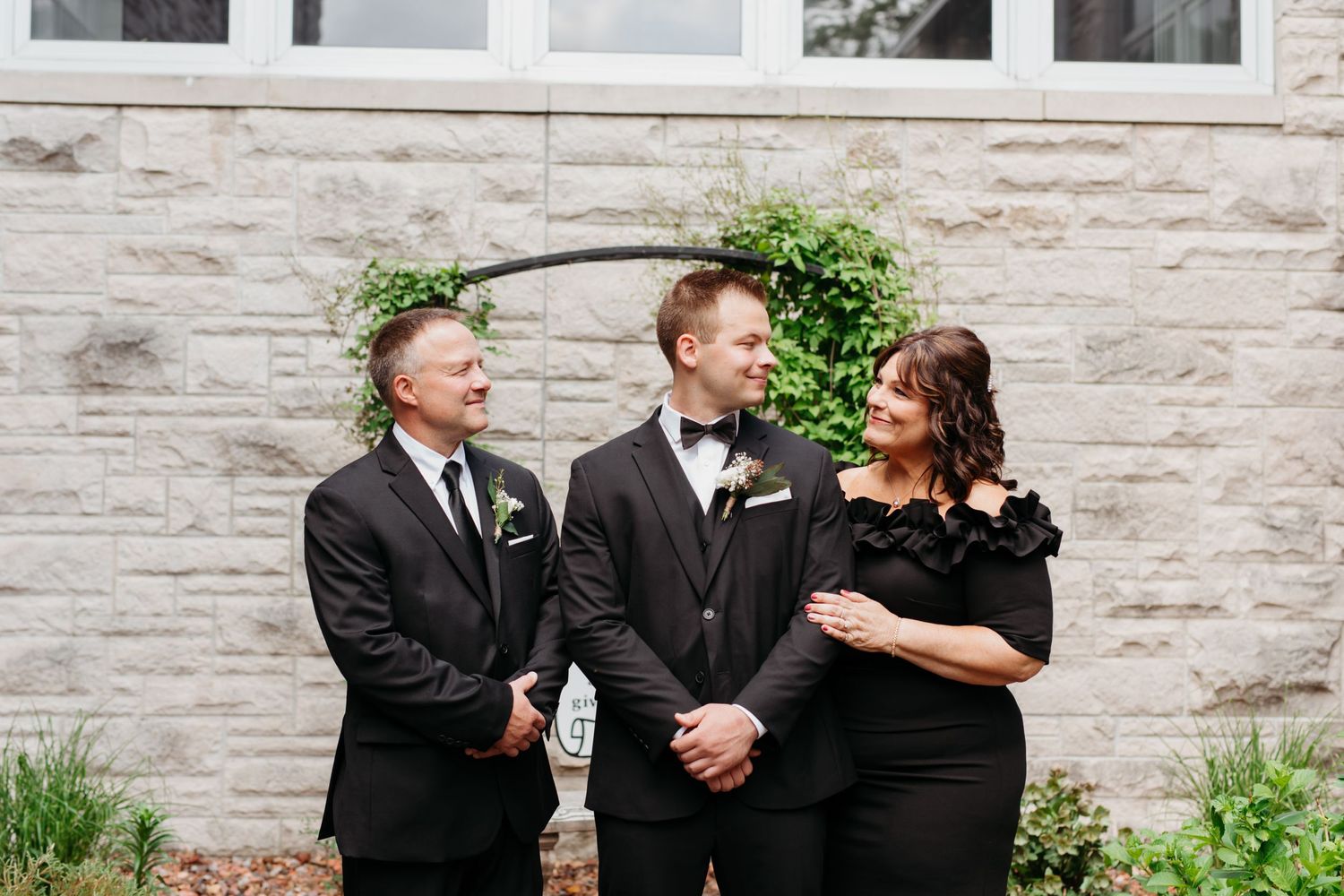Ohio Photographer, Ohio Wedding, Wedding Photos, Wedding Family Photos, Meadowbrook Park, Wedding Portraits,