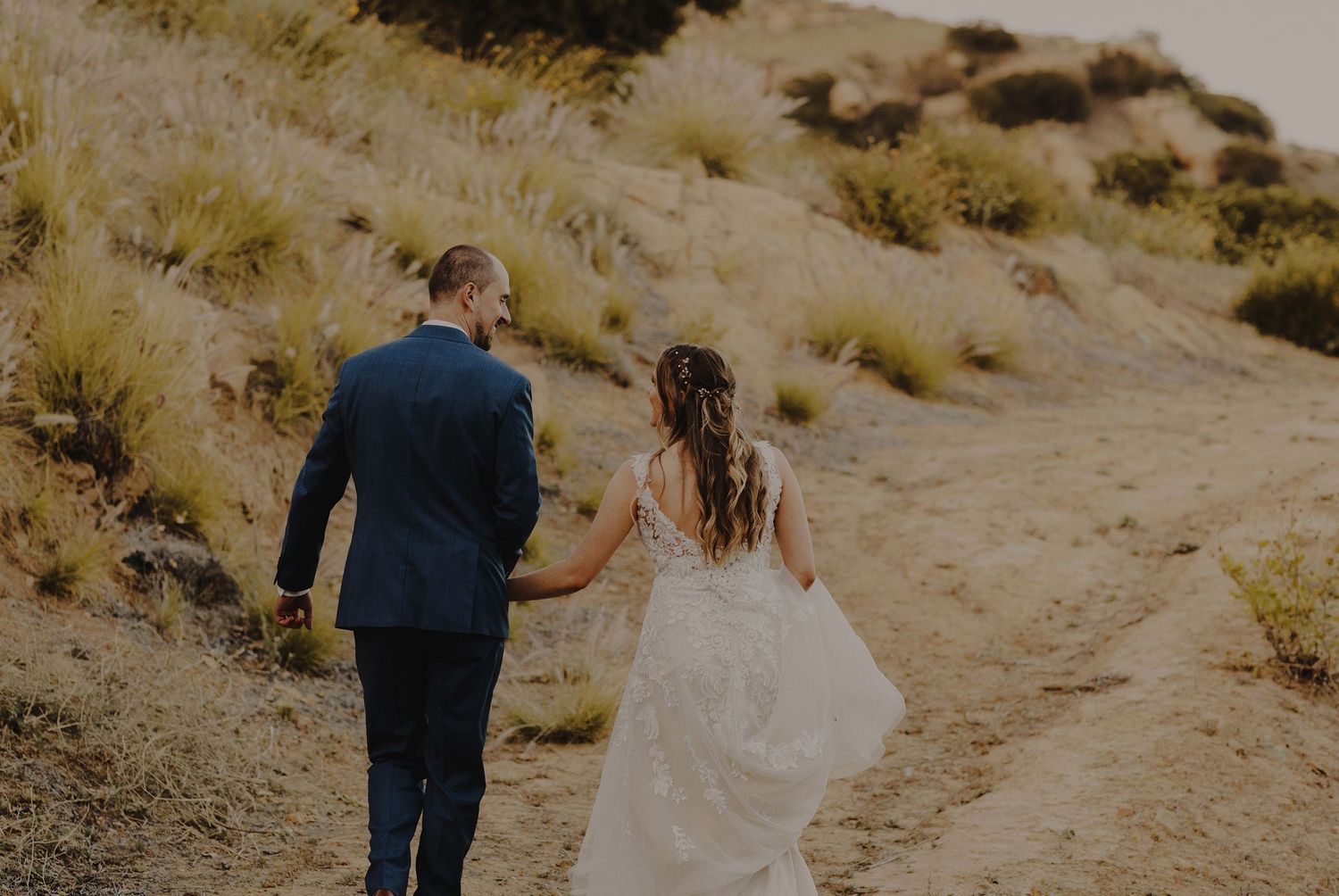 E Noelle Photography backyard wedding in Hidden Hills Los Angeles, bride and groom portraits in mountain