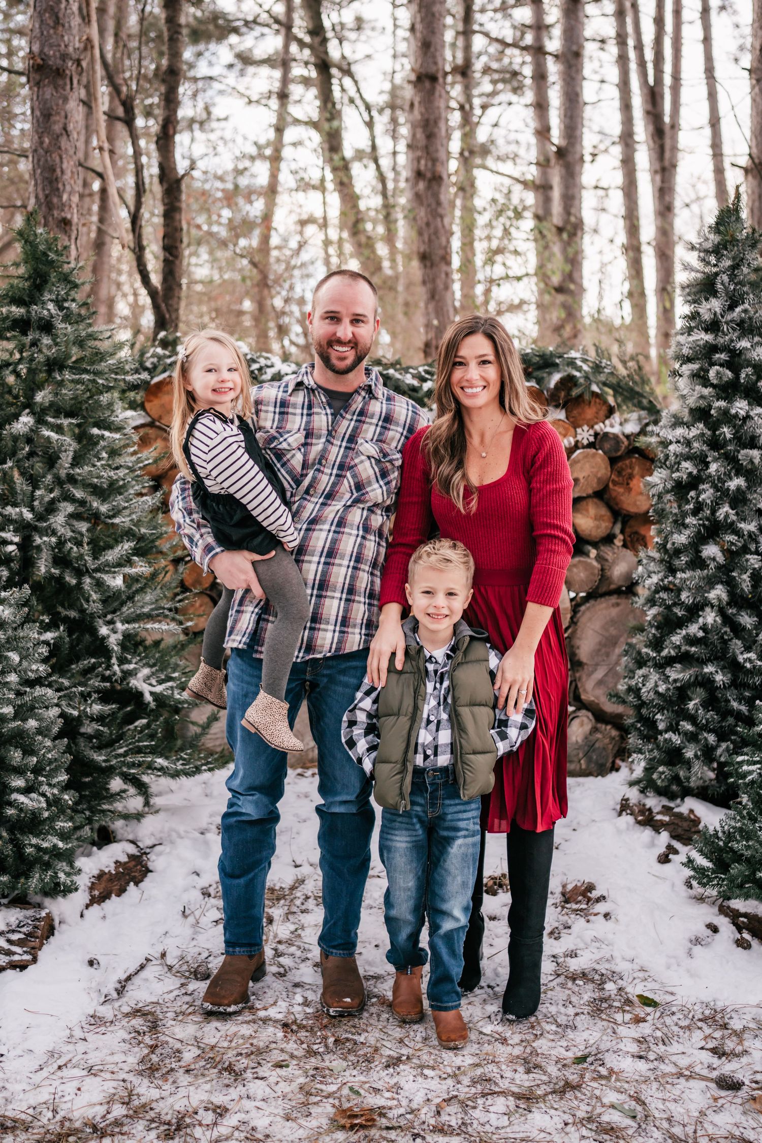 Dana Renee Photography. Goodrich, Michigan. Family Photography. Senior Photography. Photographer