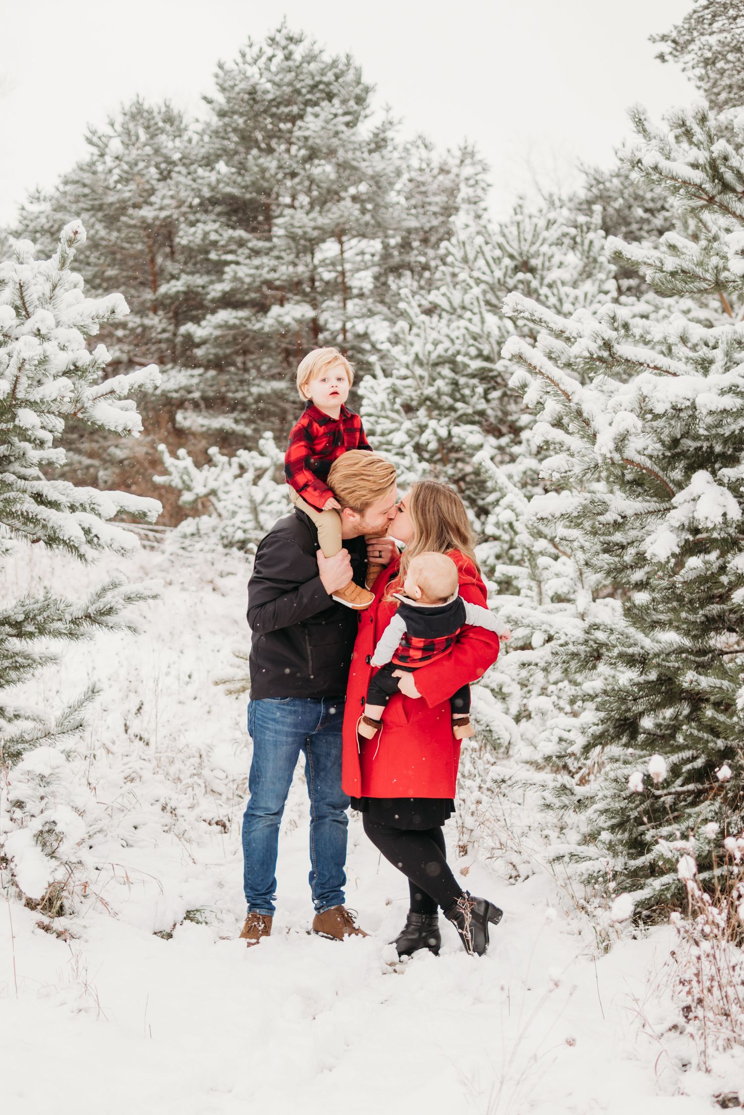 Dana Renee Photography. Goodrich, Michigan. Family Photography. Senior Photography. Photographer