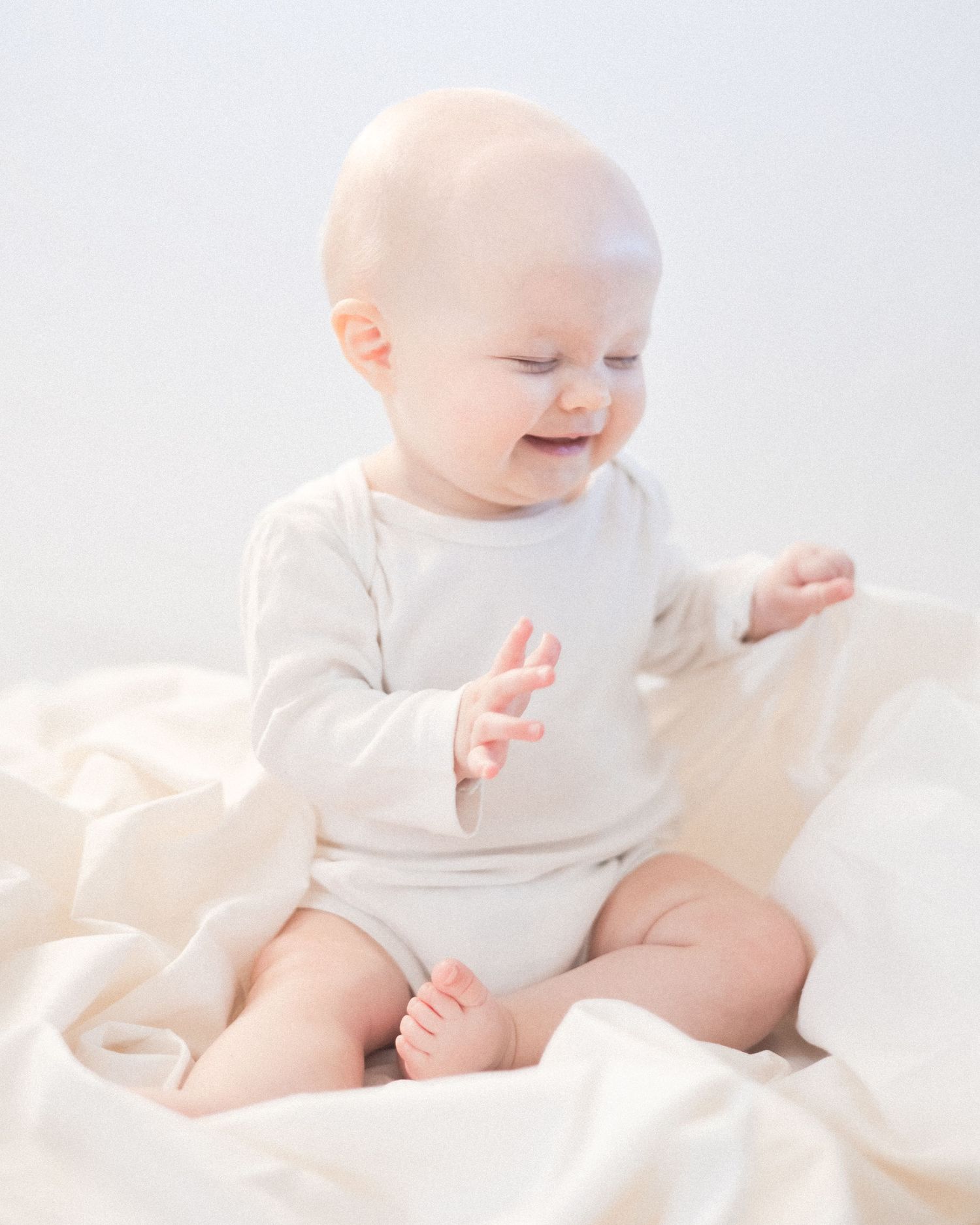 Vauvakuvaus Espoo. Vauvakuvaaja kotiin Espoo. Babyphotographer Espoo. Puolivuotiskuvaus Espoo, Helsinki, Vantaa. Vauva