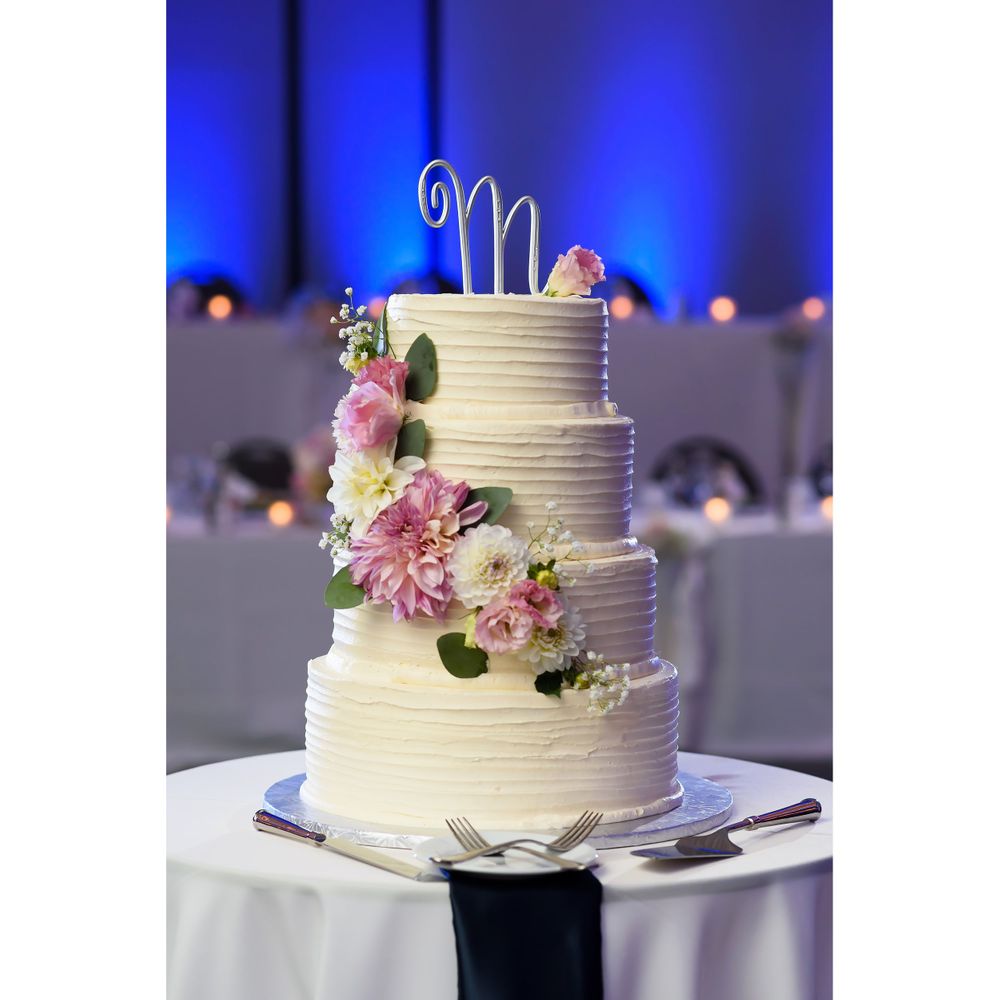 wedding cake at Emerald Event Center in Cleveland, Ohio.