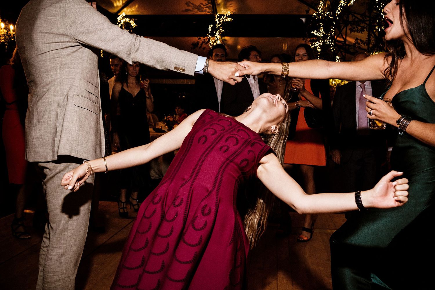 TLOOK photographe de mariage de style documentaire, danse floor limbo