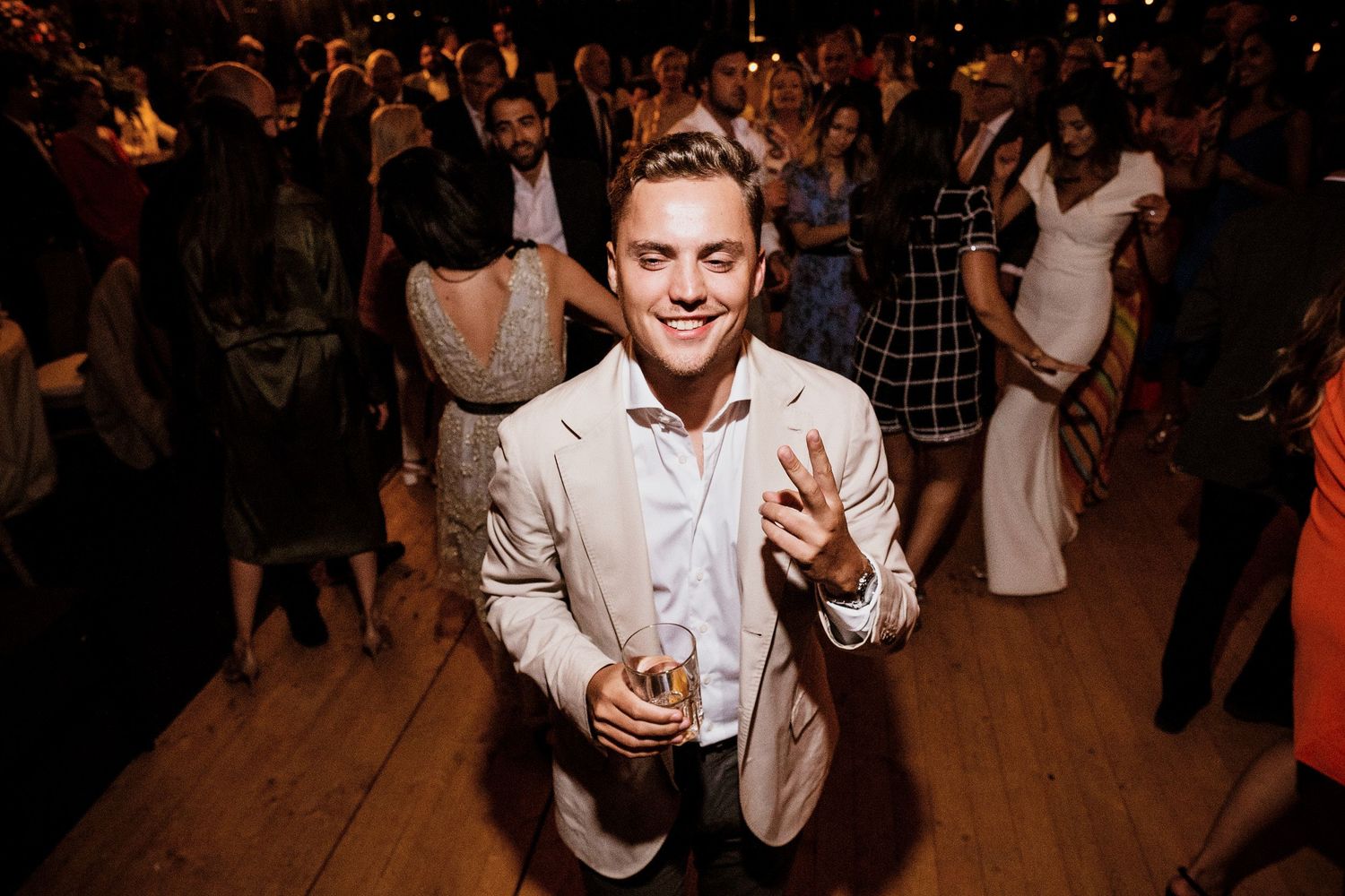 TLOOK photographe de mariage de style documentaire, danse floor