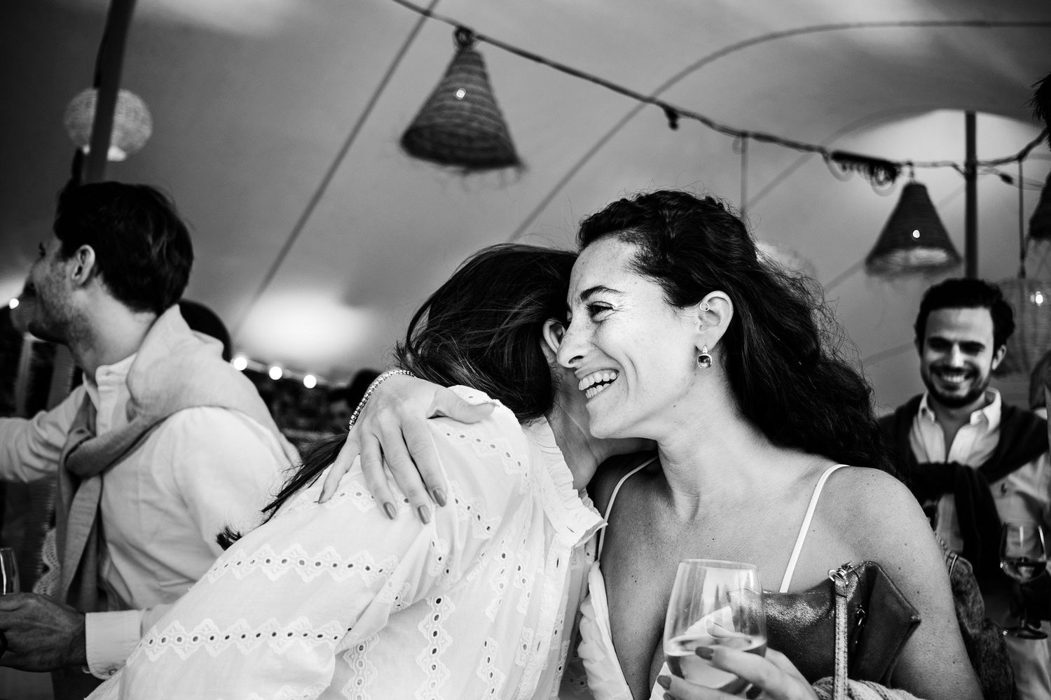 TLOOK photographe de mariage de style documentaire, cocktail au bord du lac