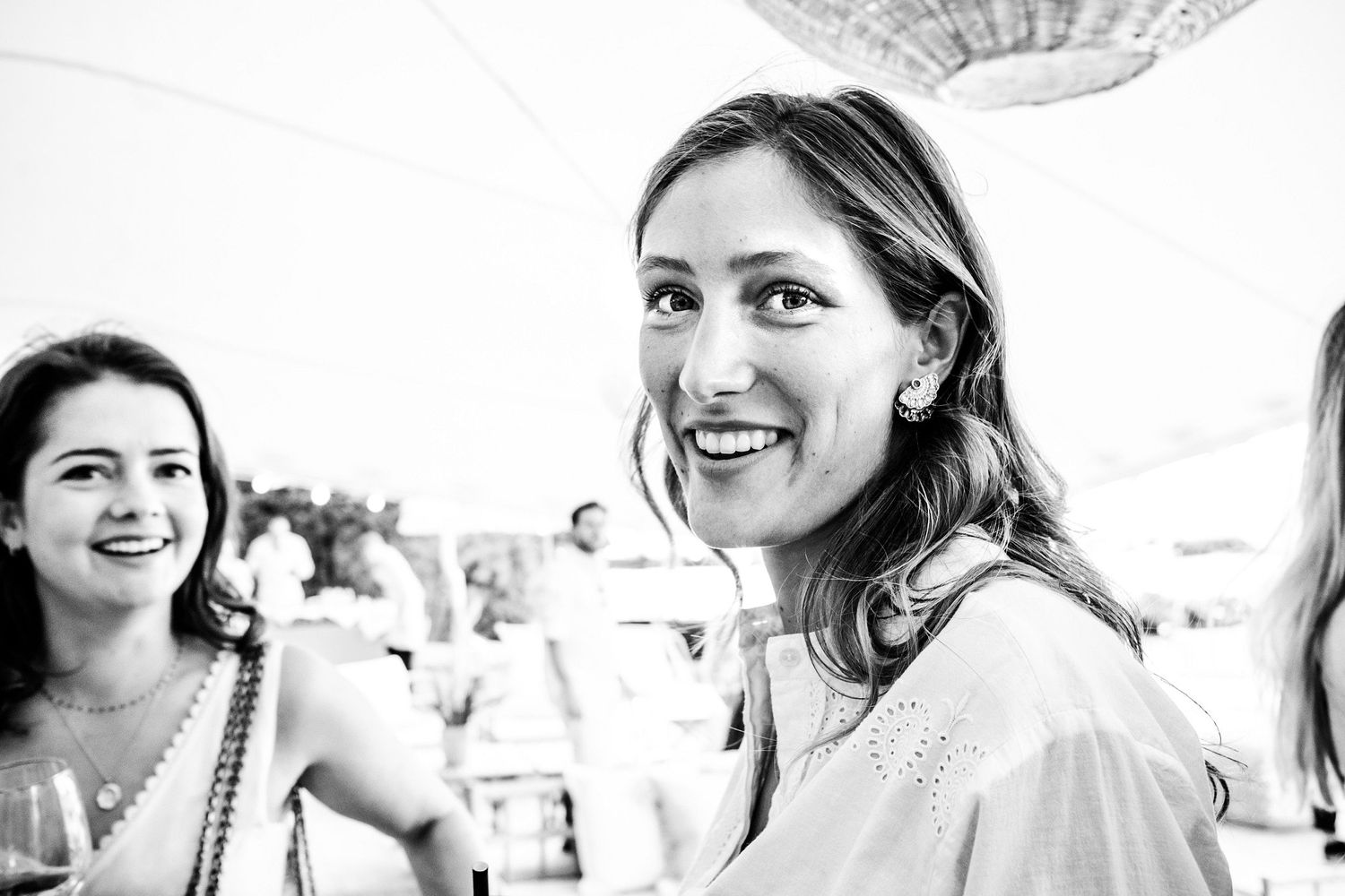 TLOOK photographe de mariage de style documentaire, cocktail au bord du lac