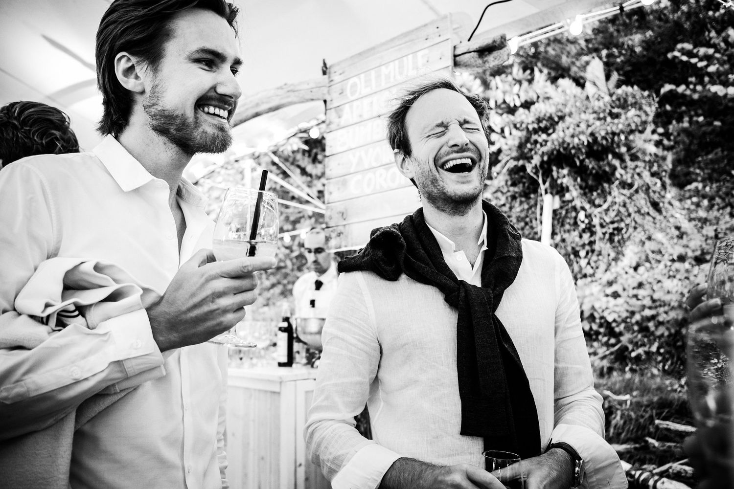 TLOOK photographe de mariage de style documentaire, cocktail au bord du lac