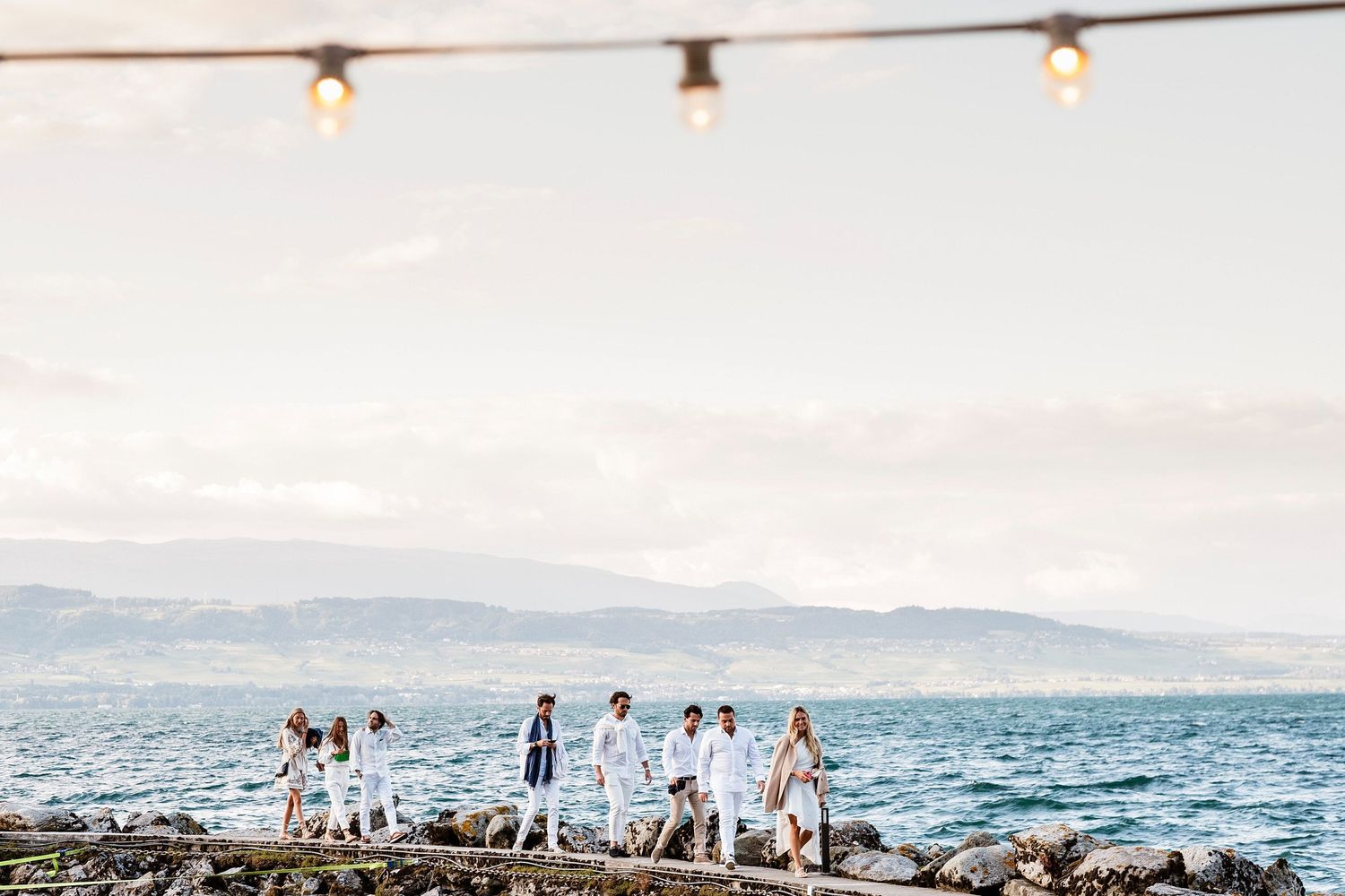 TLOOK photographe de mariage de style documentaire, cocktail au bord du lac