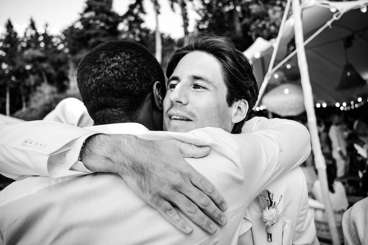 TLOOK photographe de mariage de style documentaire, cocktail au bord du lac