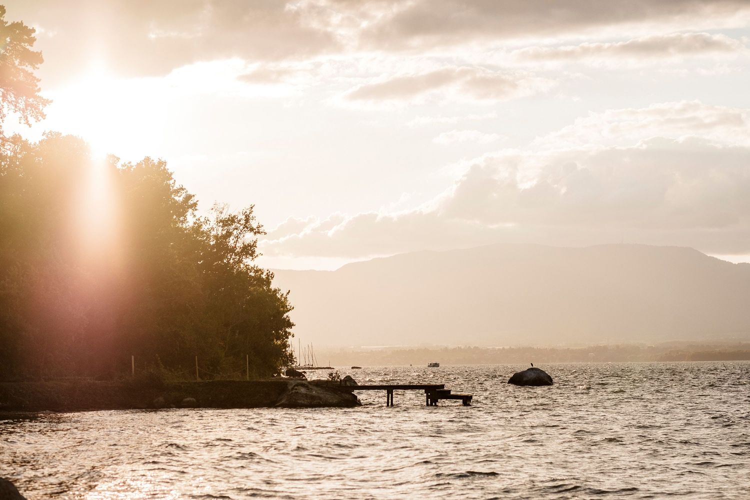 TLOOK photographe de mariage de style documentaire, cocktail au bord du lac