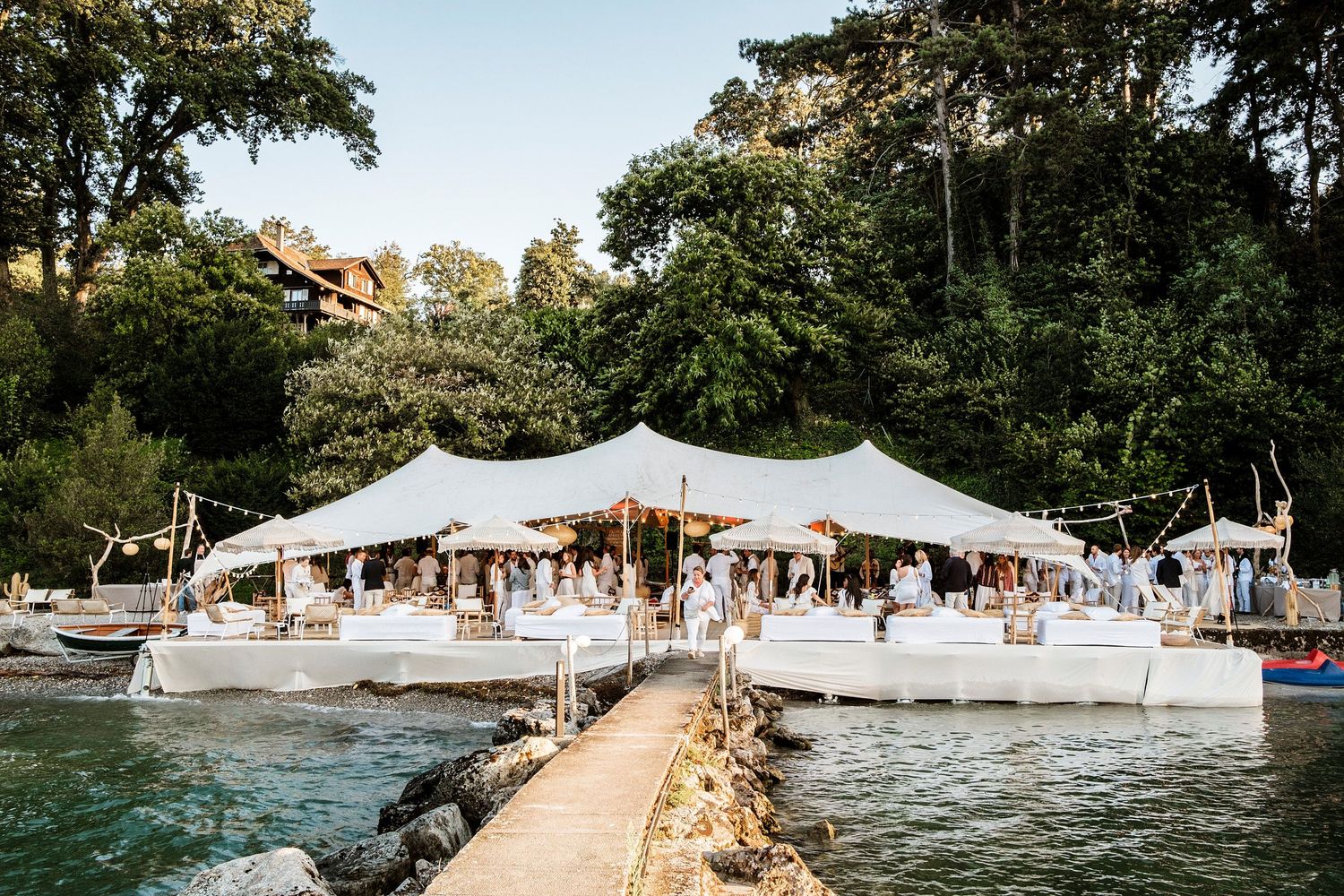 TLOOK photographe de mariage de style documentaire, cocktail au bord du lac