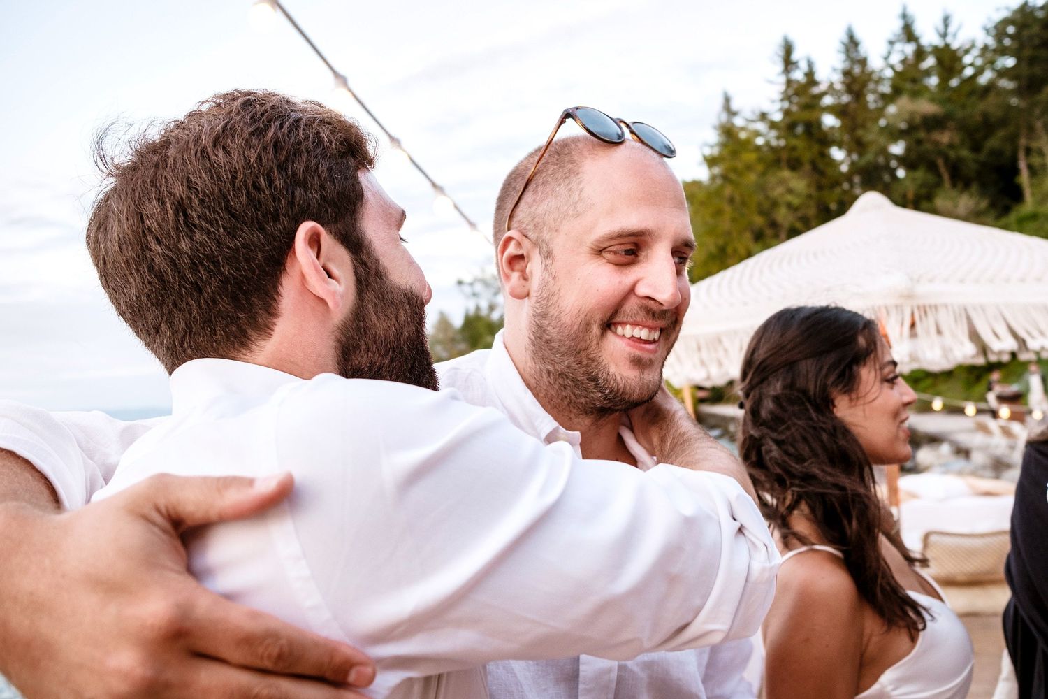 TLOOK photographe de mariage de style documentaire, cocktail au bord du lac