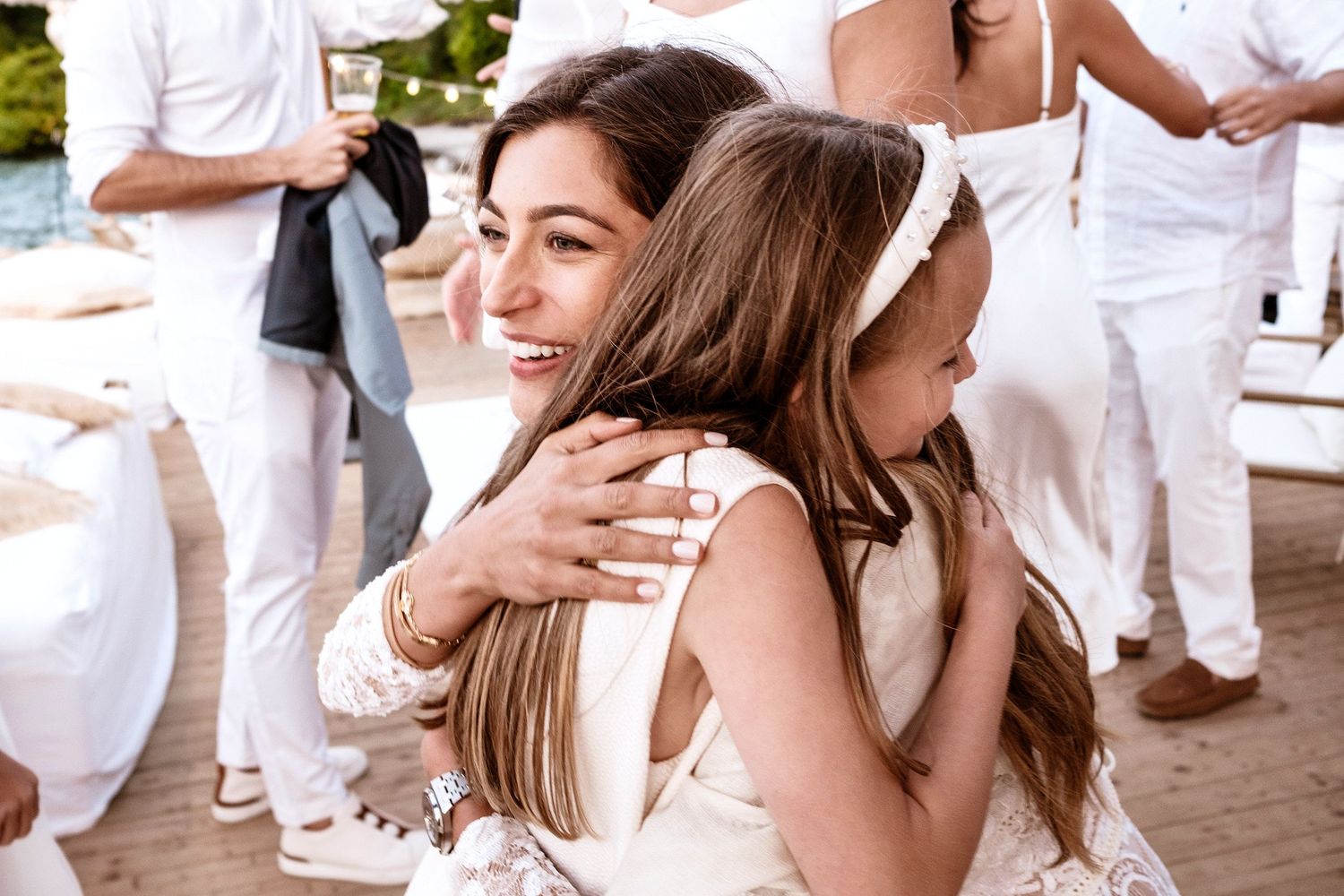 TLOOK photographe de mariage de style documentaire, cocktail au bord du lac émotions