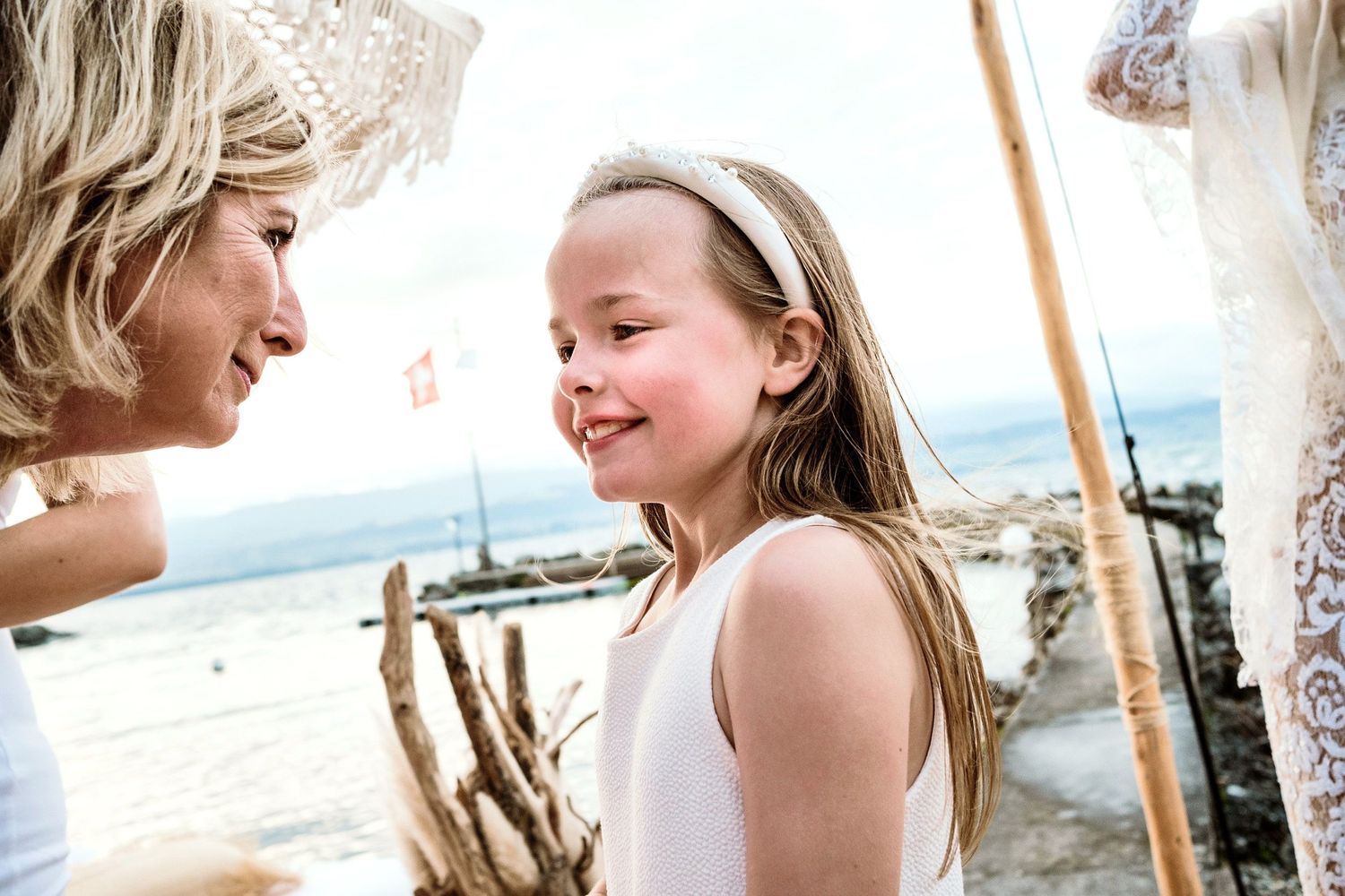 TLOOK photographe de mariage de style documentaire, cocktail au bord du lac