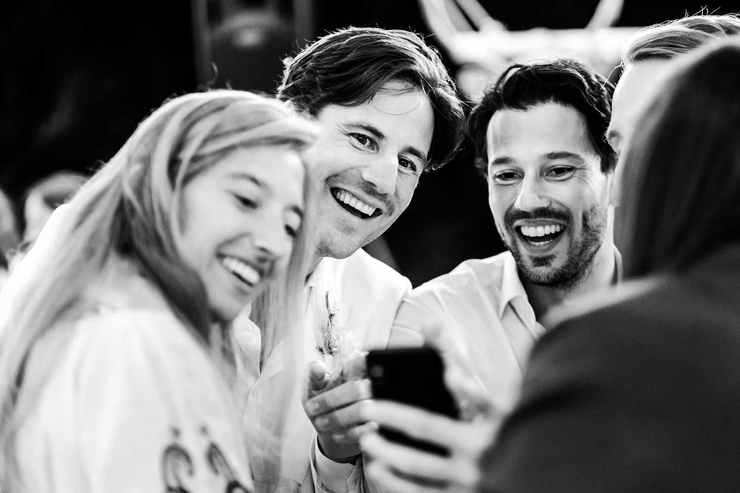 TLOOK photographe de mariage de style documentaire, cocktail au bord du lac