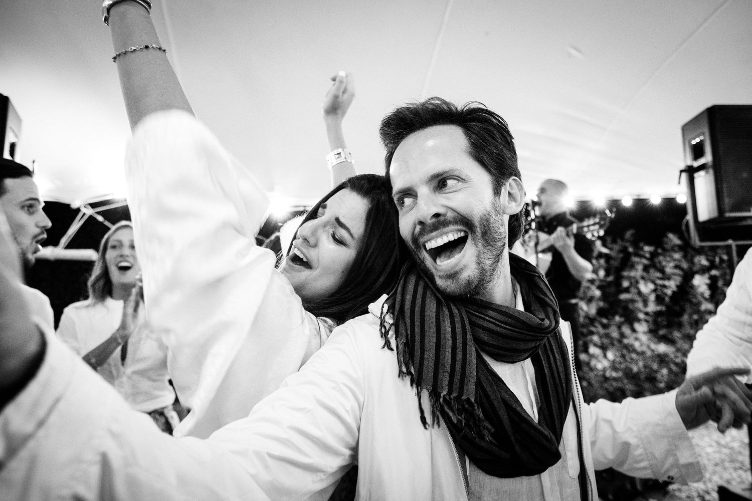 TLOOK photographe de mariage de style documentaire, ambiance danse floor