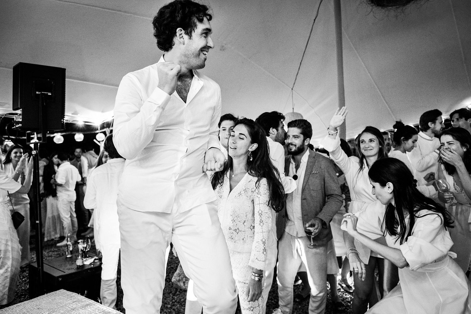 TLOOK photographe de mariage de style documentaire, ambiance danse floor