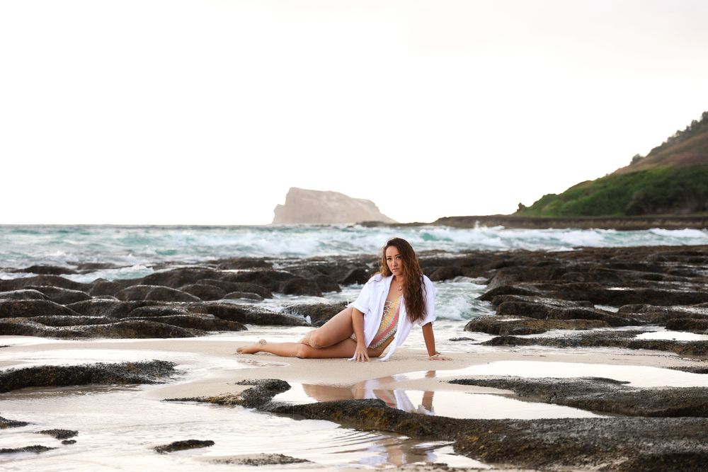 Outdoor boudoir portrait. O'ahu, Hawai'i