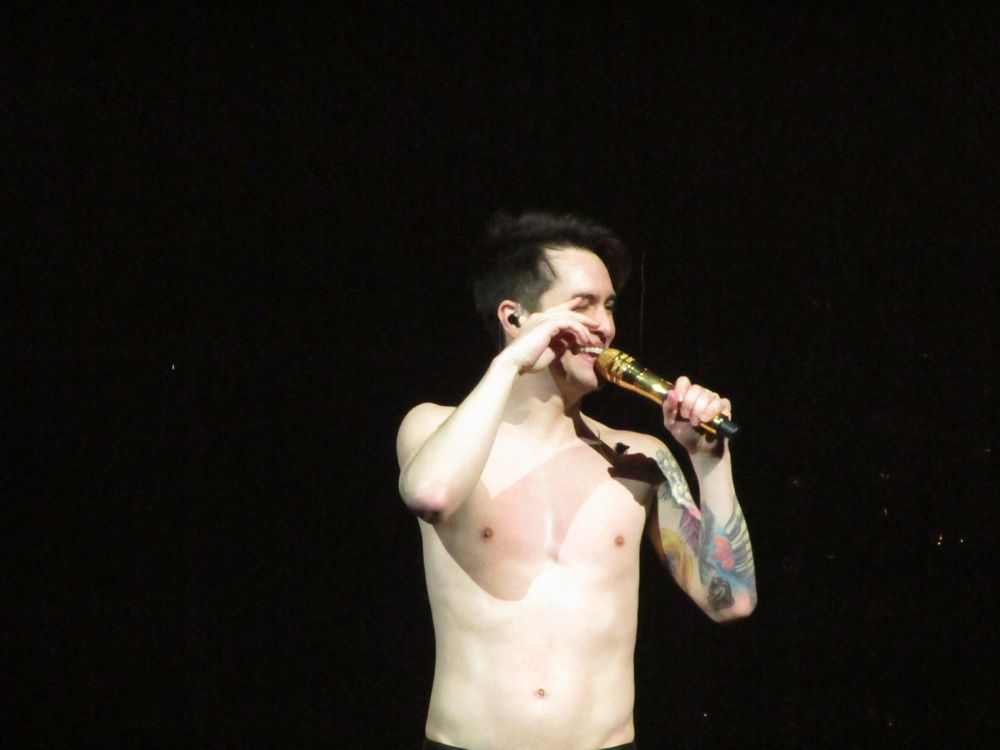 Brendon Urie van Panic! at The Disco in AFAS Live 2019