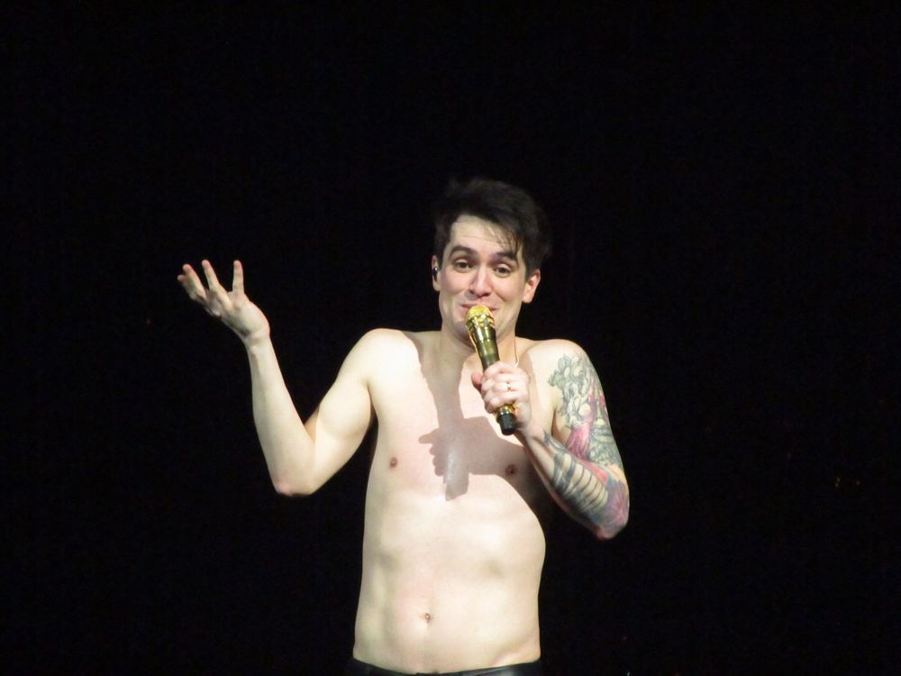 Brendon Urie van Panic! at The Disco in AFAS Live 2019