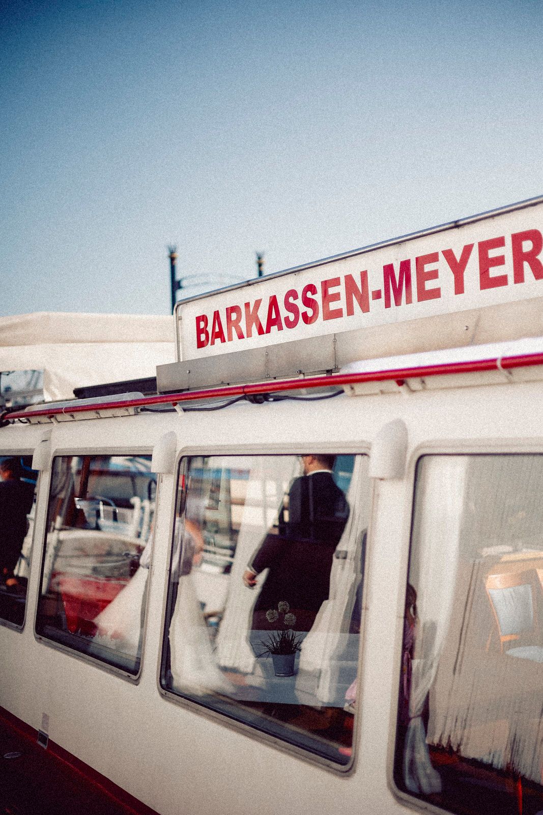 Hochzeitsfotografin Hamburg Echt gluecklich Am Jachthafen Gerresheim