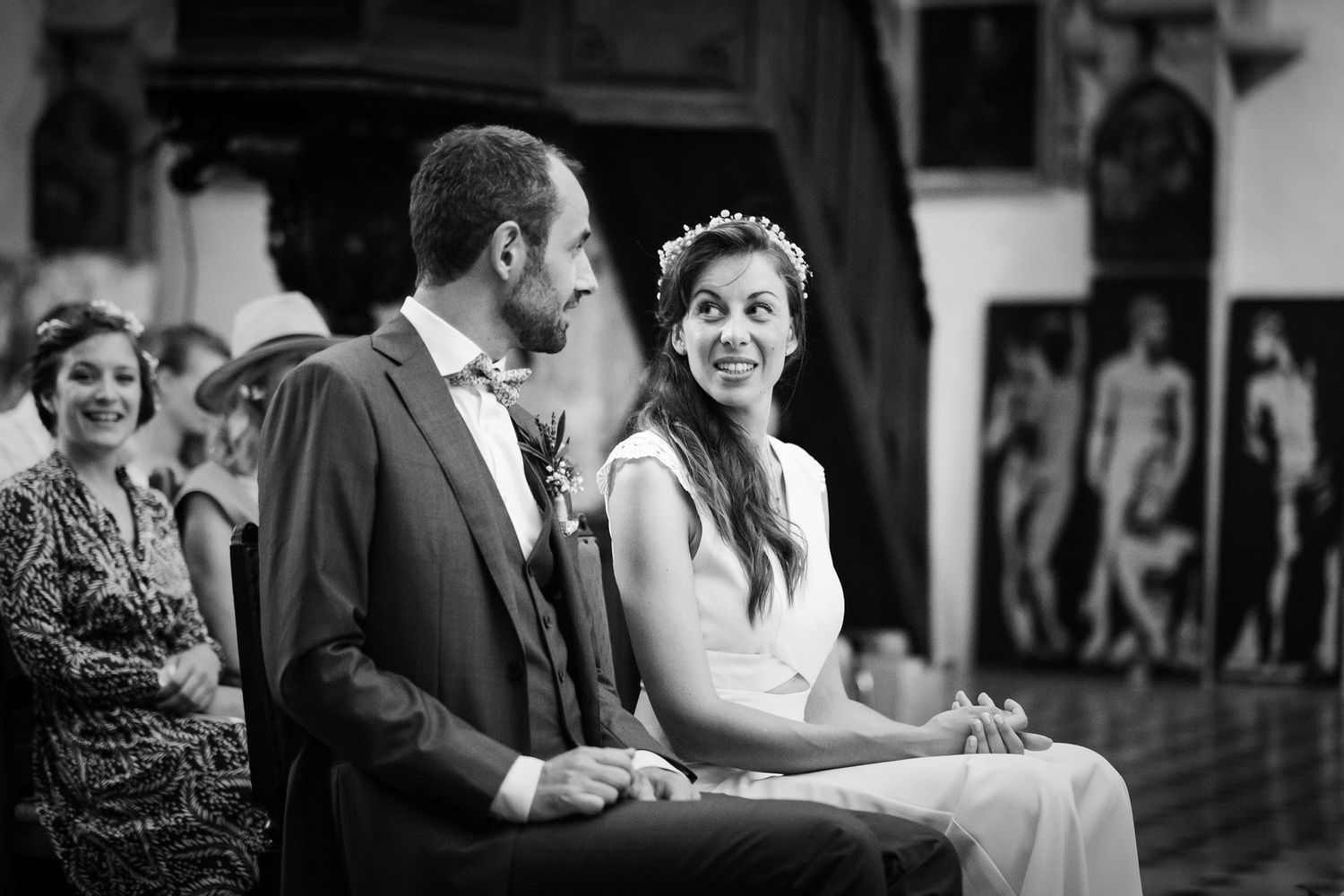 TLOOK photographe de mariage de style documentaire, Saint-Paul-de-Vence en France cérémonie à l'église