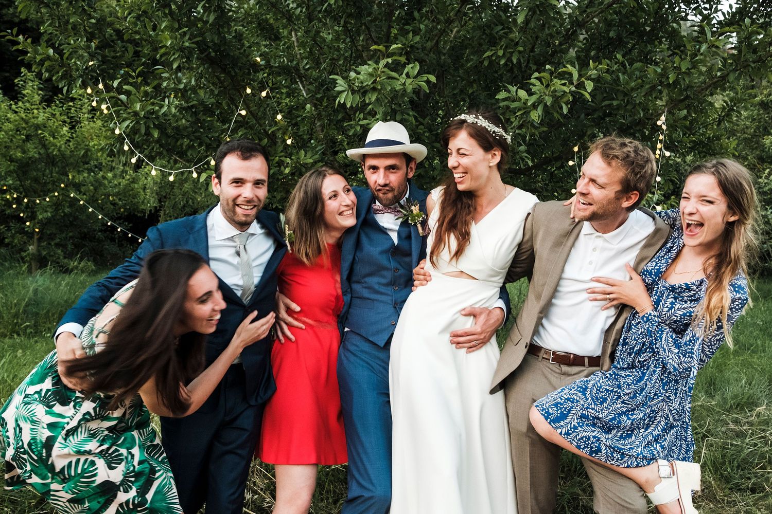 TLOOK photographe de mariage de style documentaire, Saint-Paul-de-Vence en France soirée groupes photos