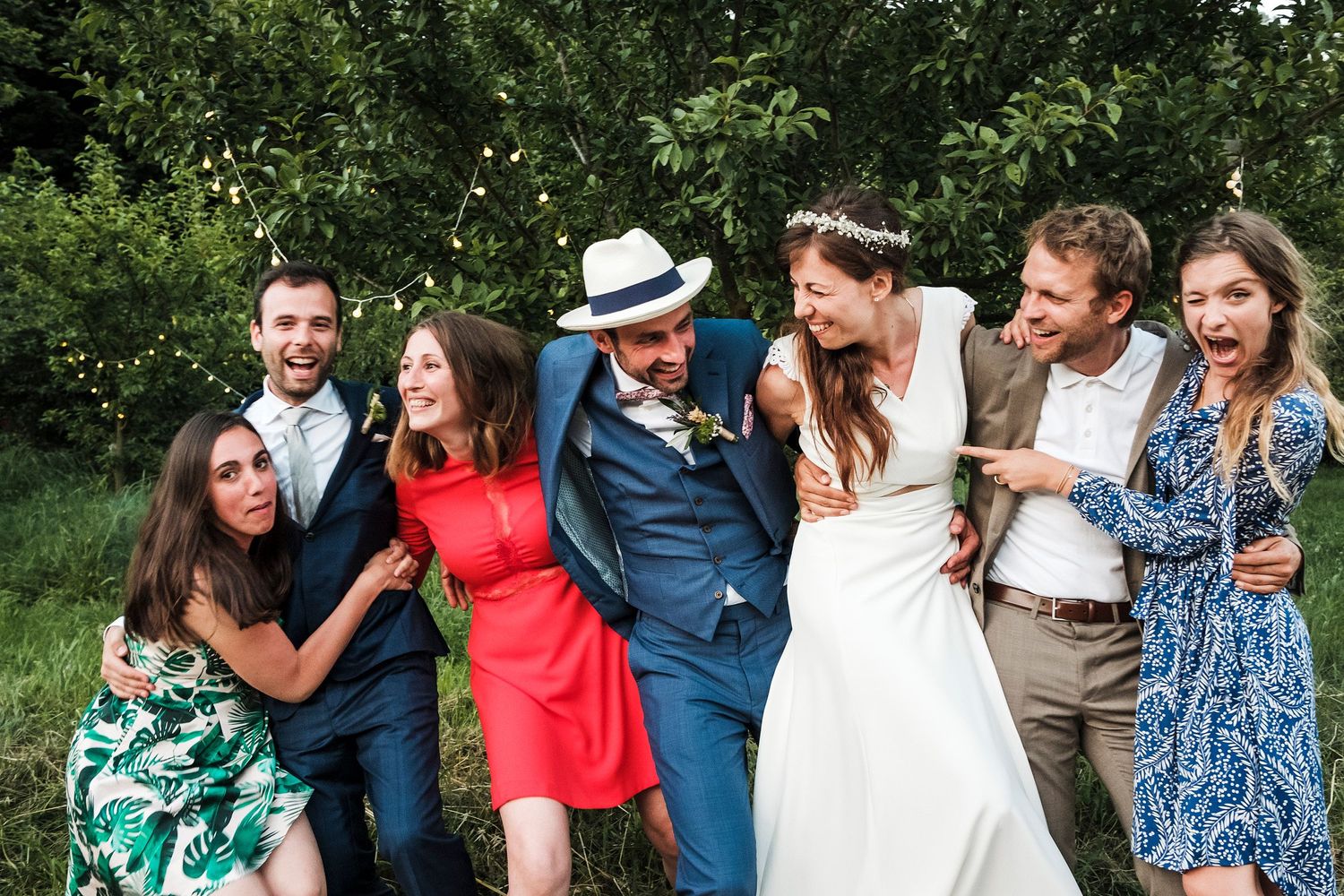 TLOOK photographe de mariage de style documentaire, Saint-Paul-de-Vence en France soirée groupes photos