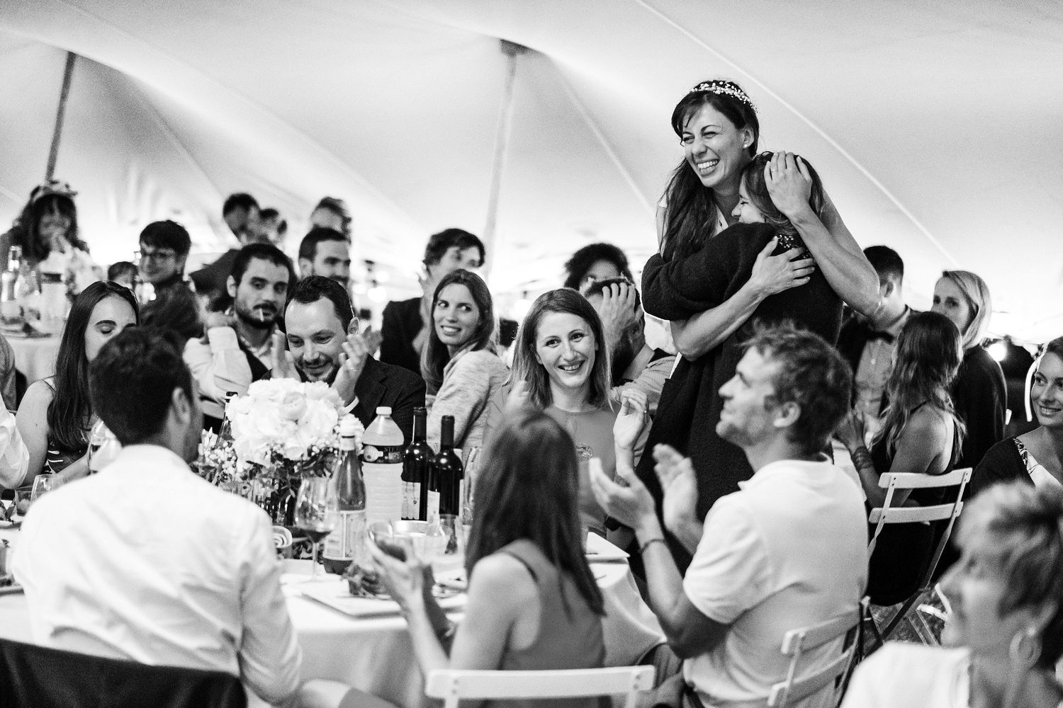 TLOOK photographe de mariage de style documentaire, Saint-Paul-de-Vence en France soirée portraits