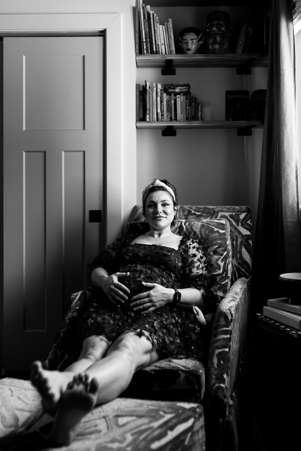 moody maternity photographer