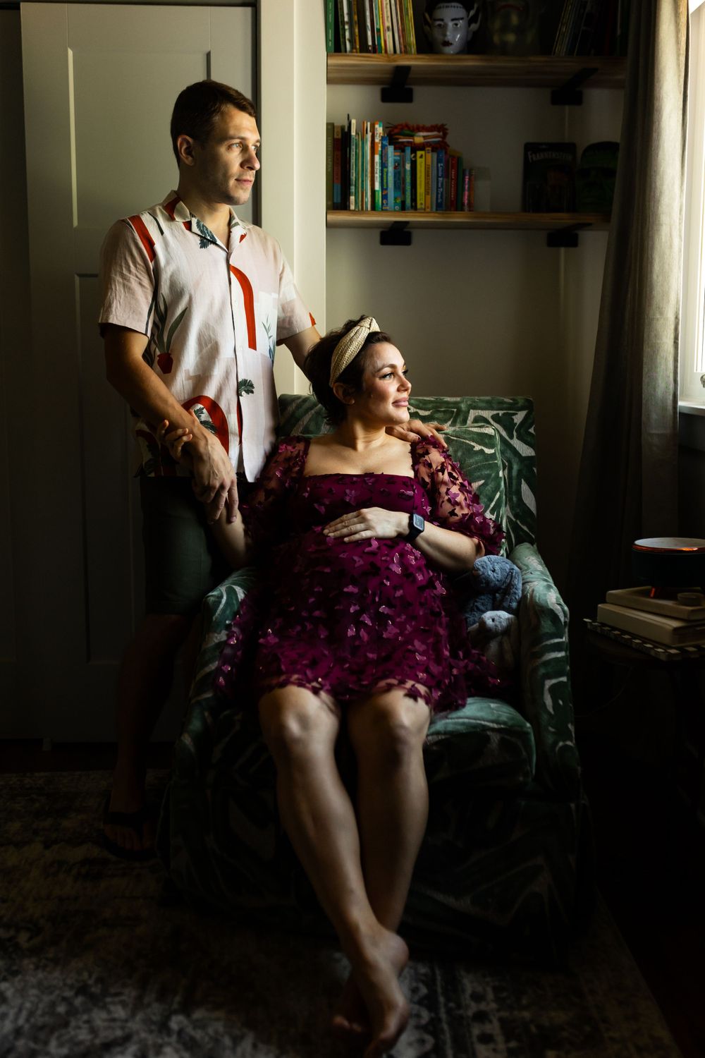 moody maternity photographer