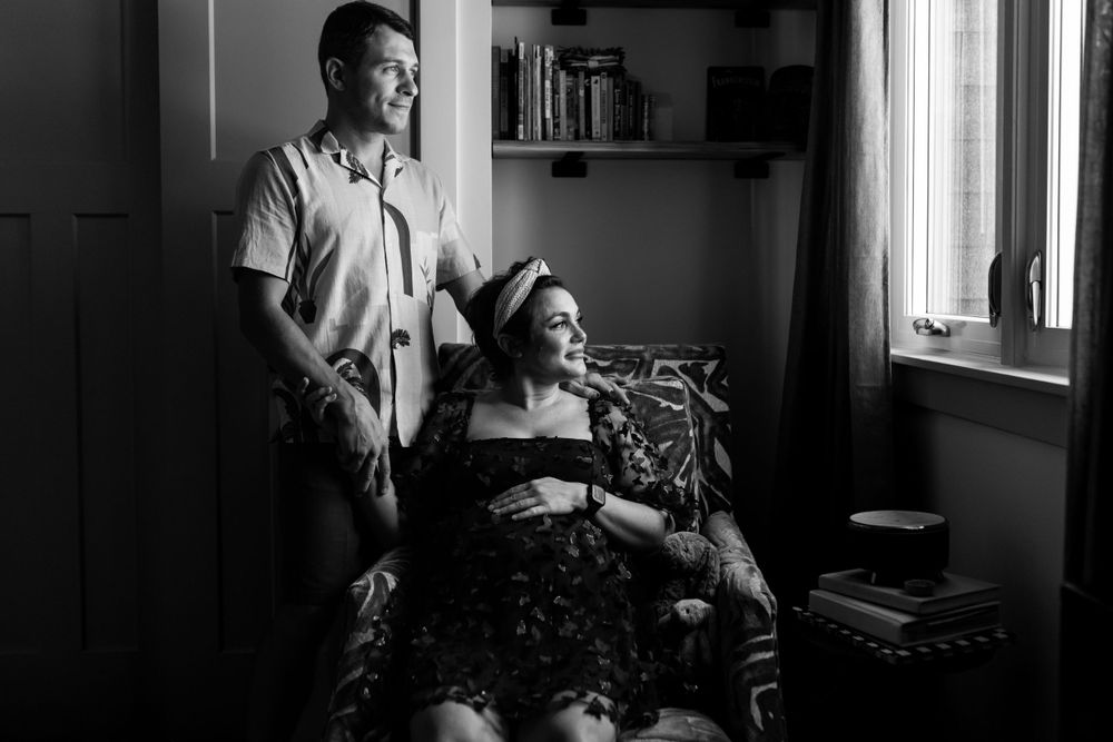 moody maternity photographer