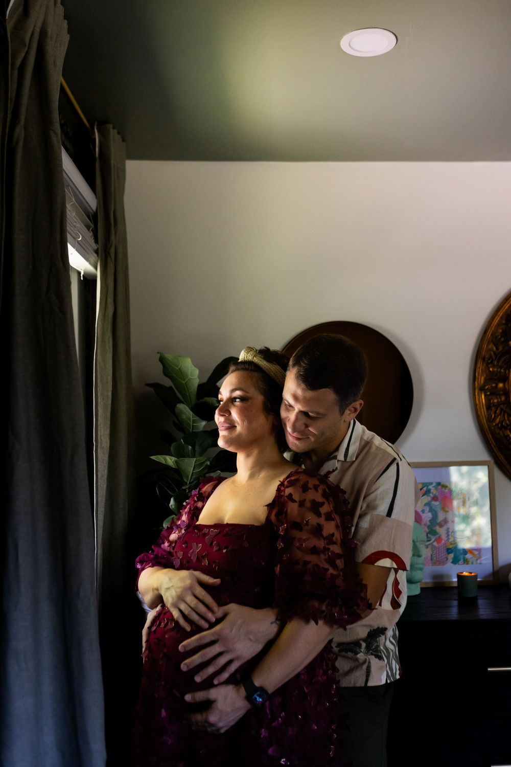 moody maternity photographer