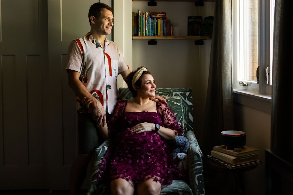 moody maternity photographer