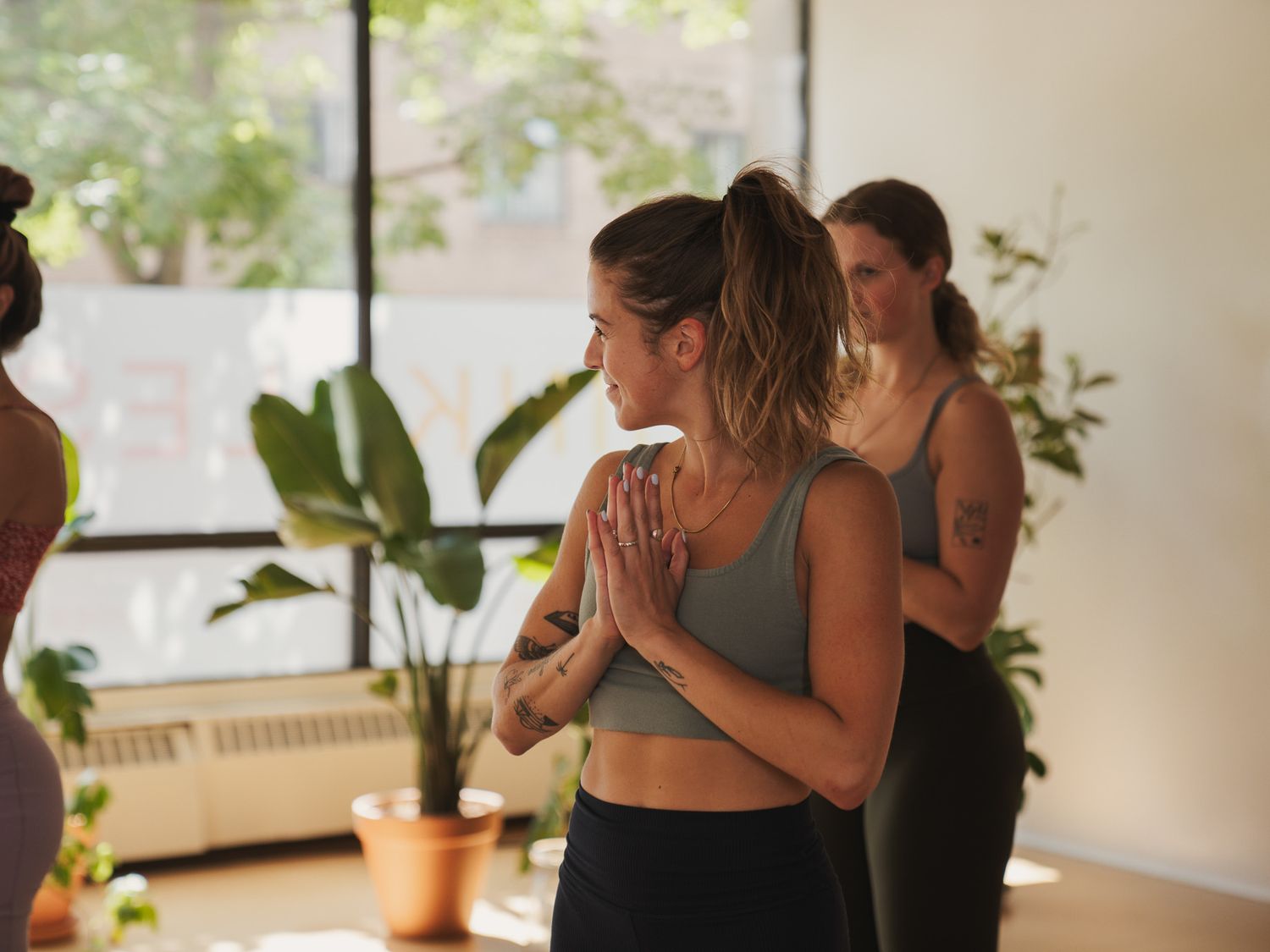 Yoga studio Sage plante d'intérieur pilates thé tapis position tonus Gaelle Tremblay