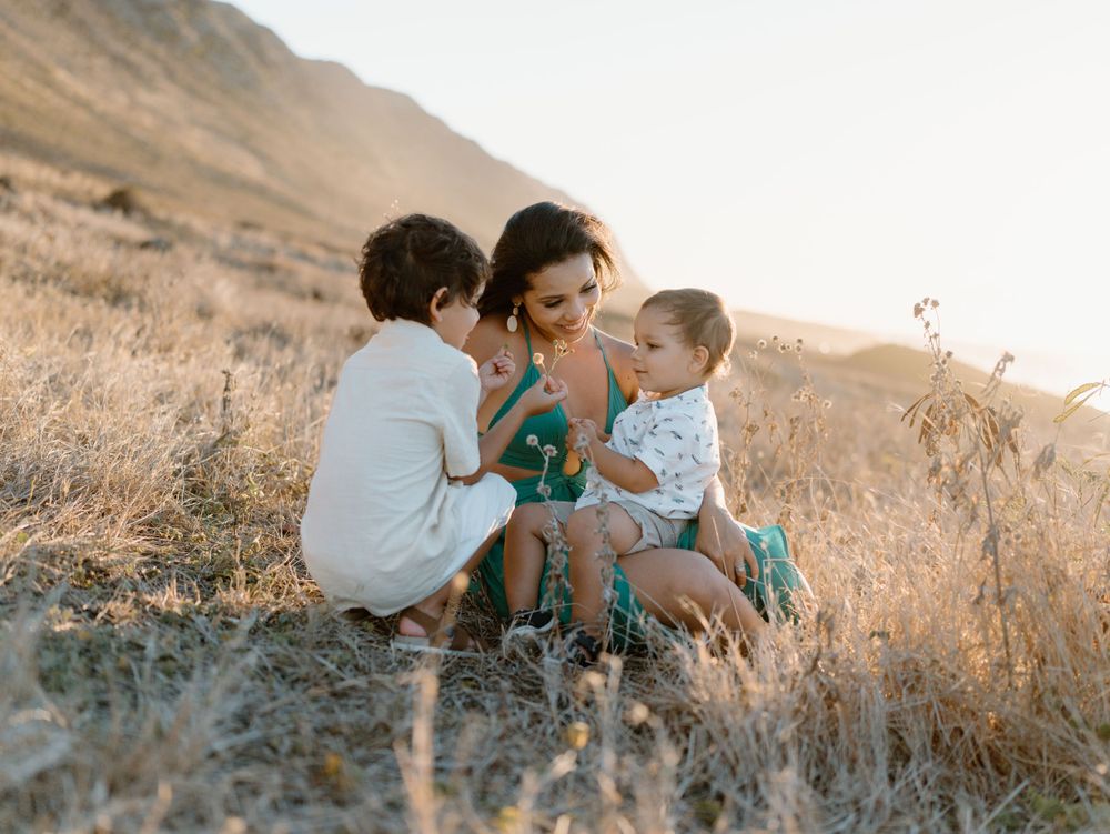 A family photoshoot by Moments With Kell on Oahu in Hawaii with mother and children playing