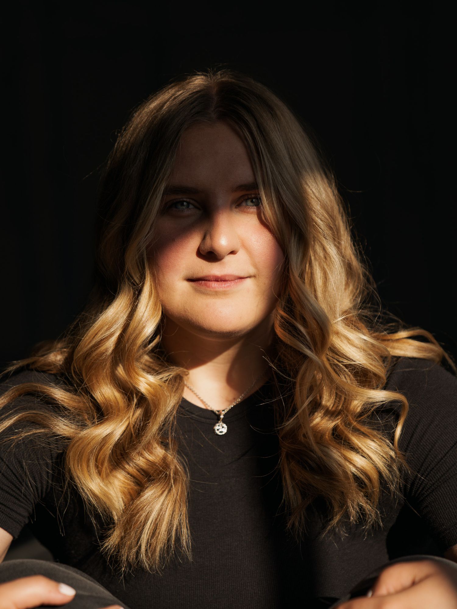 Portrait jeune femme lumière naturelle Gaelle Tremblay