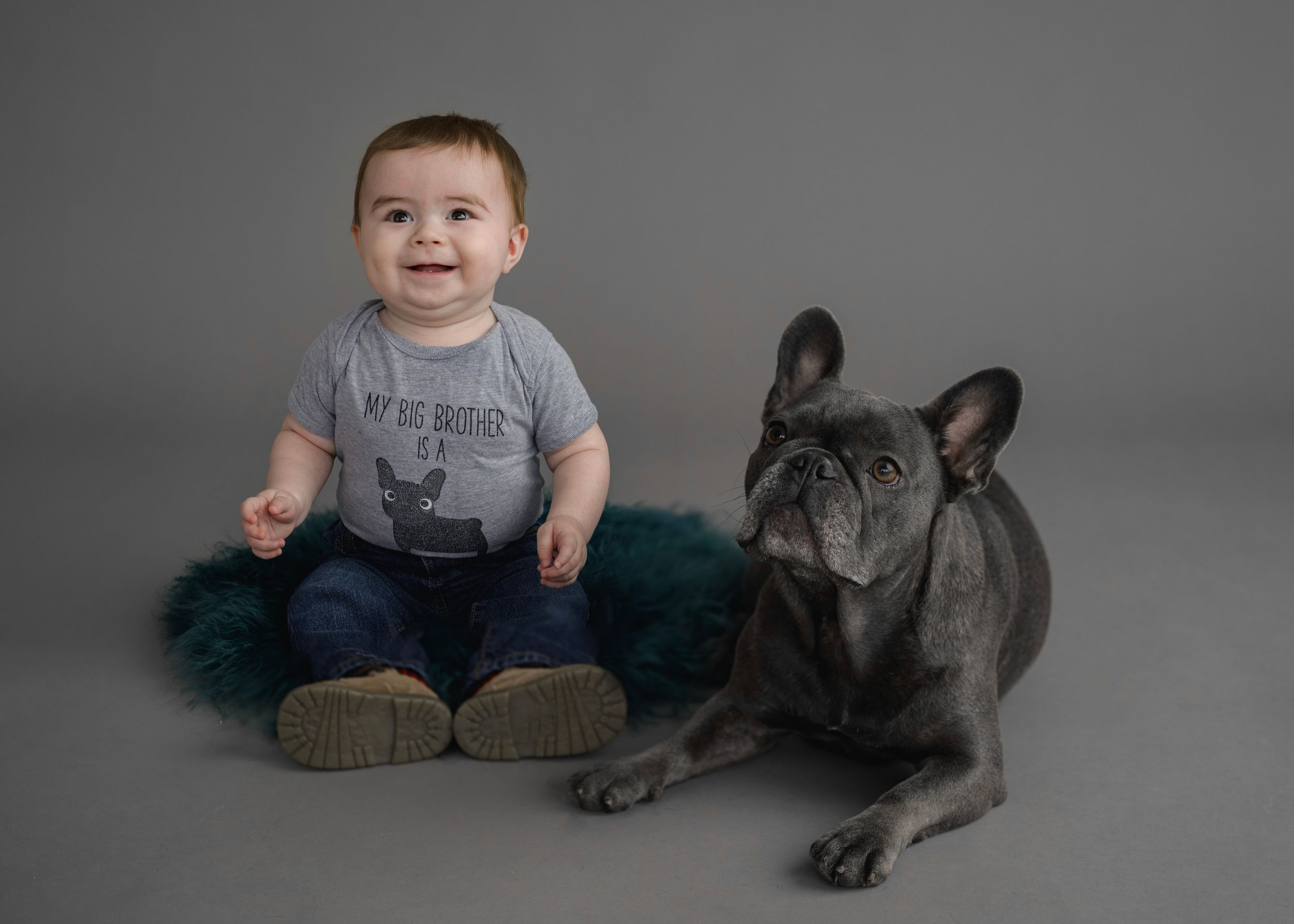 Baby and frenchie photoshoot so cute from a Leduc photographer