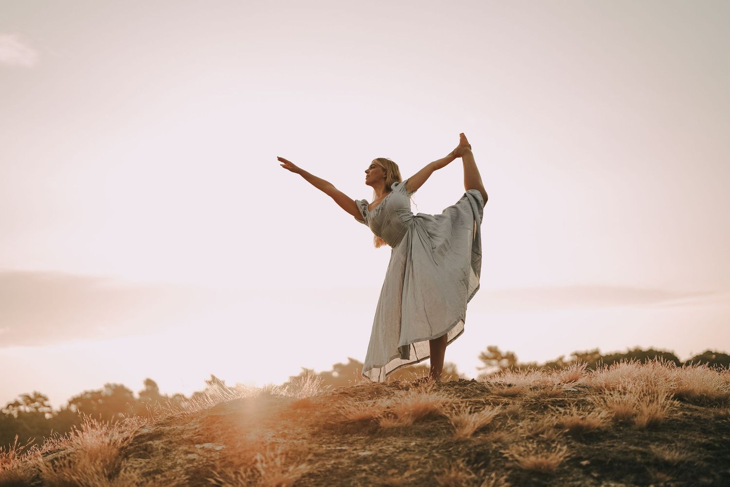 Mystieke fotoshoot, Spiritualiteit, Bezieling, Verbinding, Magisch, Natuur, Ballerina, Fine art fotografie, Landschap